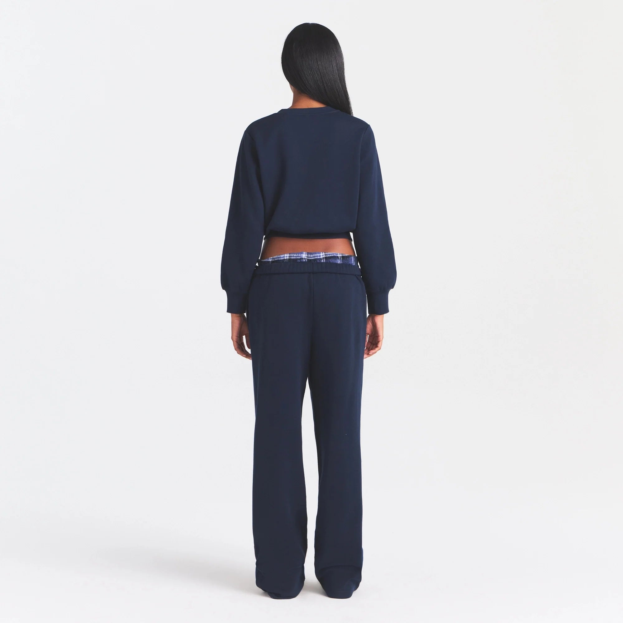 COTTON FLEECE CLASSIC STRAIGHT LEG PANT | NAVY ON A MODEL | FLT@ | FOCUS: 0.0, 1.0, 0.9