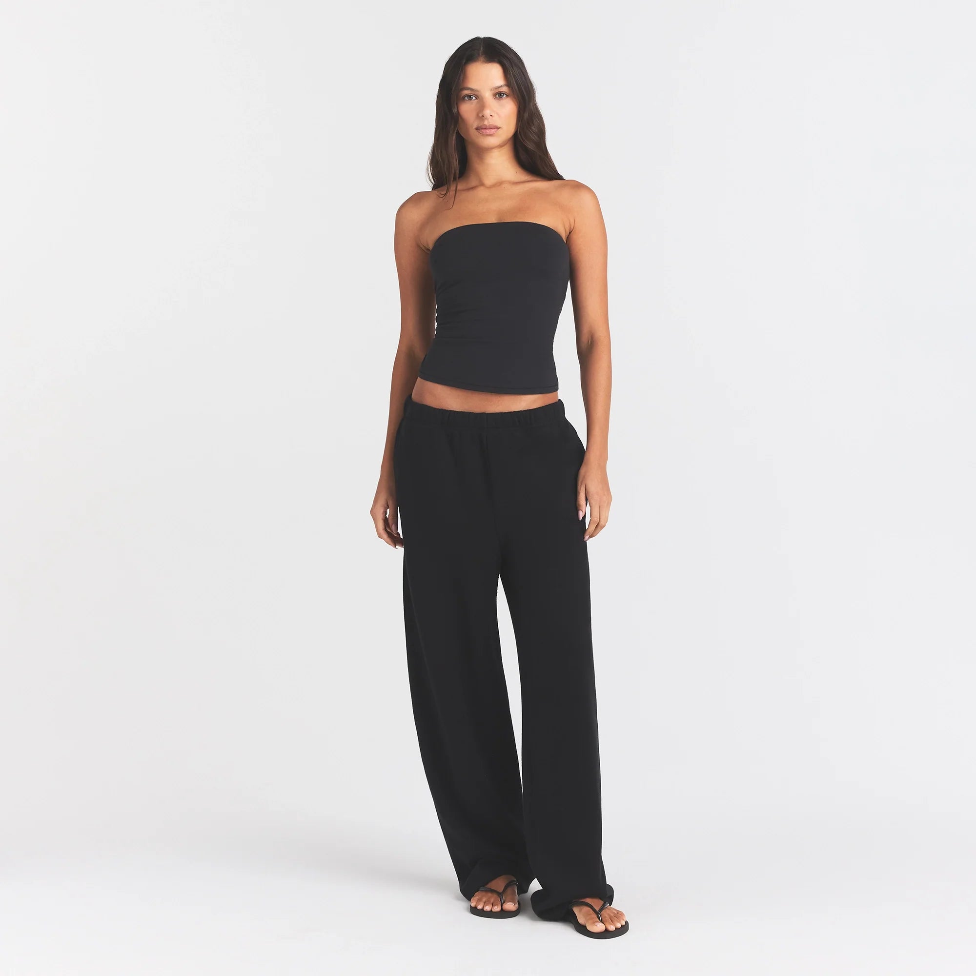 COTTON FLEECE CLASSIC STRAIGHT LEG PANT | ONYX ON A MODEL FRONT VIEW @ | FOCUS: 0.0, 1.0, 0.9