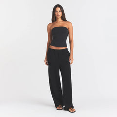 COTTON FLEECE CLASSIC STRAIGHT LEG PANT | ONYX ON A MODEL FRONT VIEW @ | FOCUS: 0.0, 1.0, 0.9