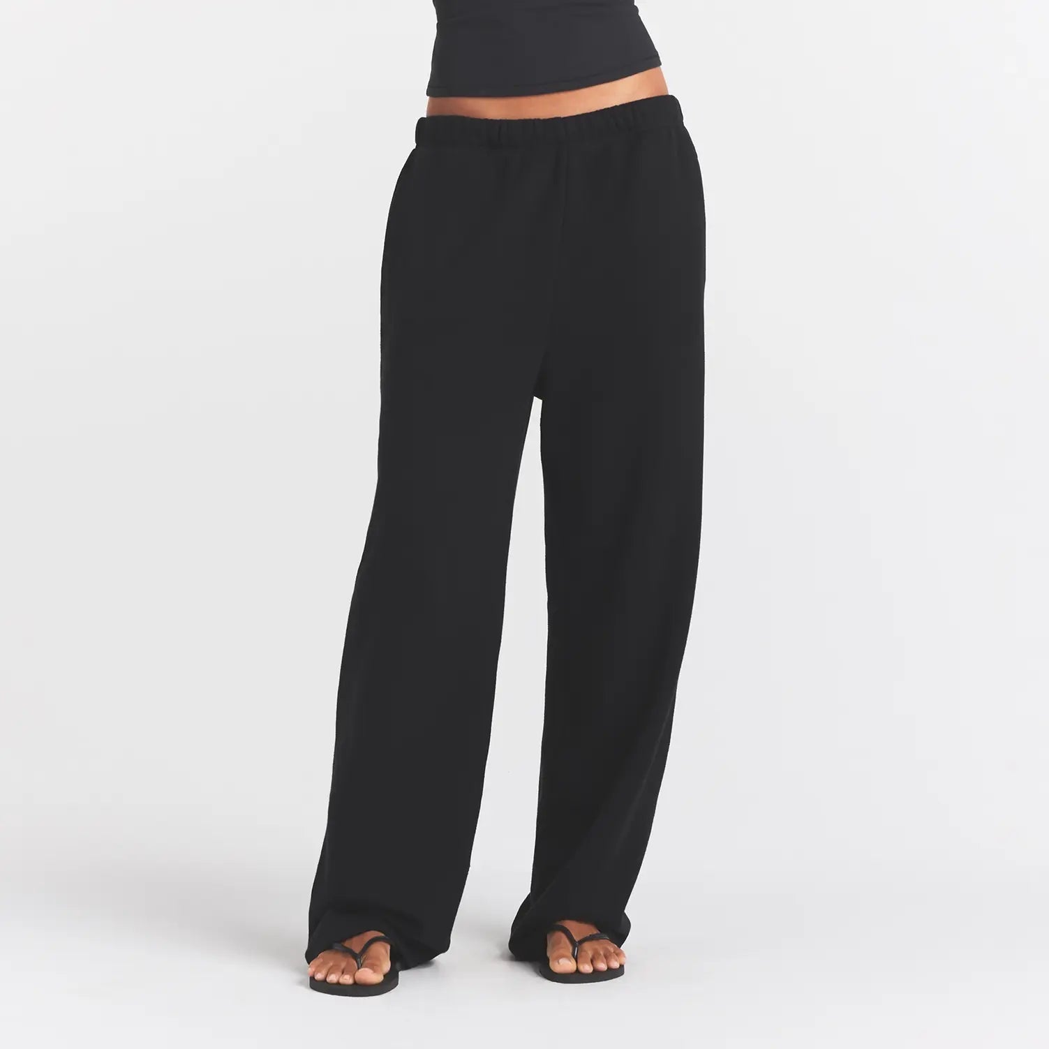 COTTON FLEECE CLASSIC STRAIGHT LEG PANT | ONYX ON A MODEL FRONT VIEW @ | FOCUS: 0.0, 1.0, 0.9