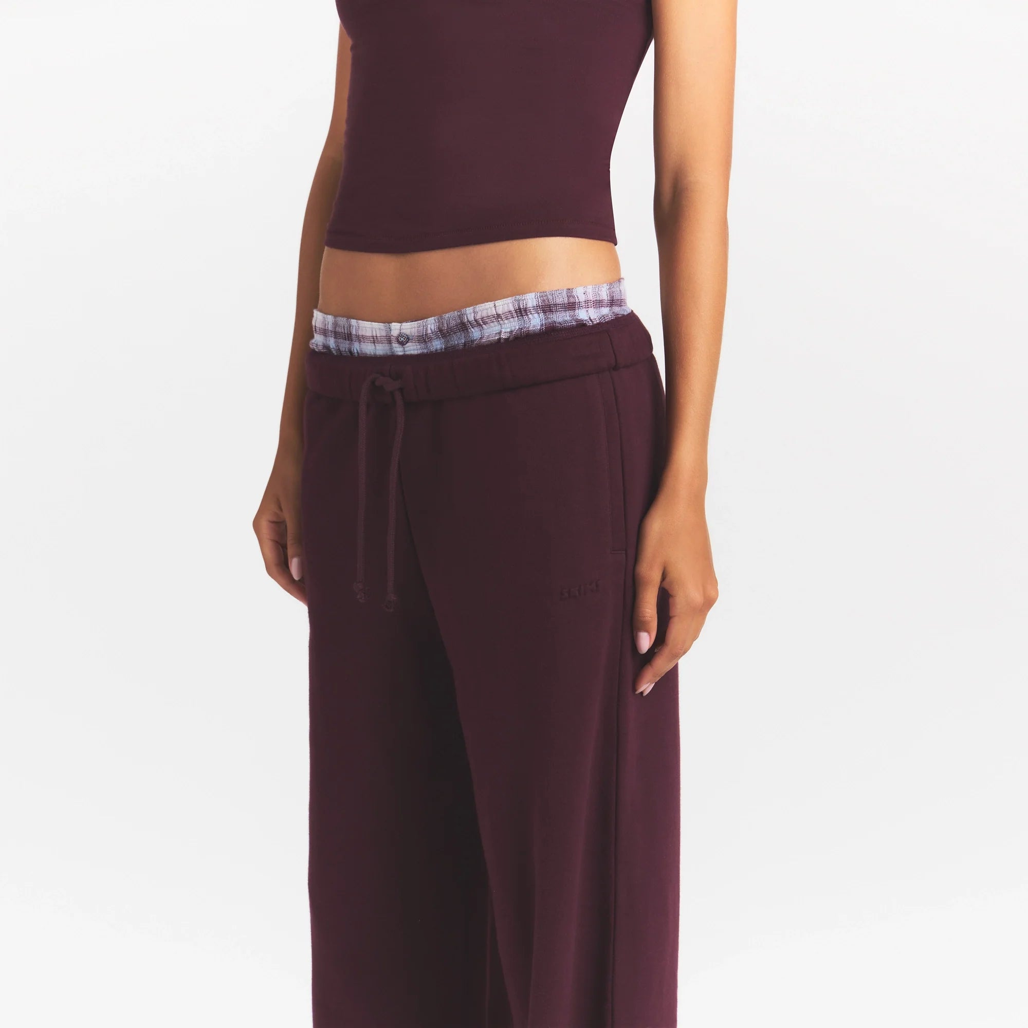 COTTON FLEECE CLASSIC STRAIGHT LEG PANT | CURRANT FLAT ON A WHITE BACKGROUND | FLT@ | FOCUS: 0.0, 1.0, 0.9
