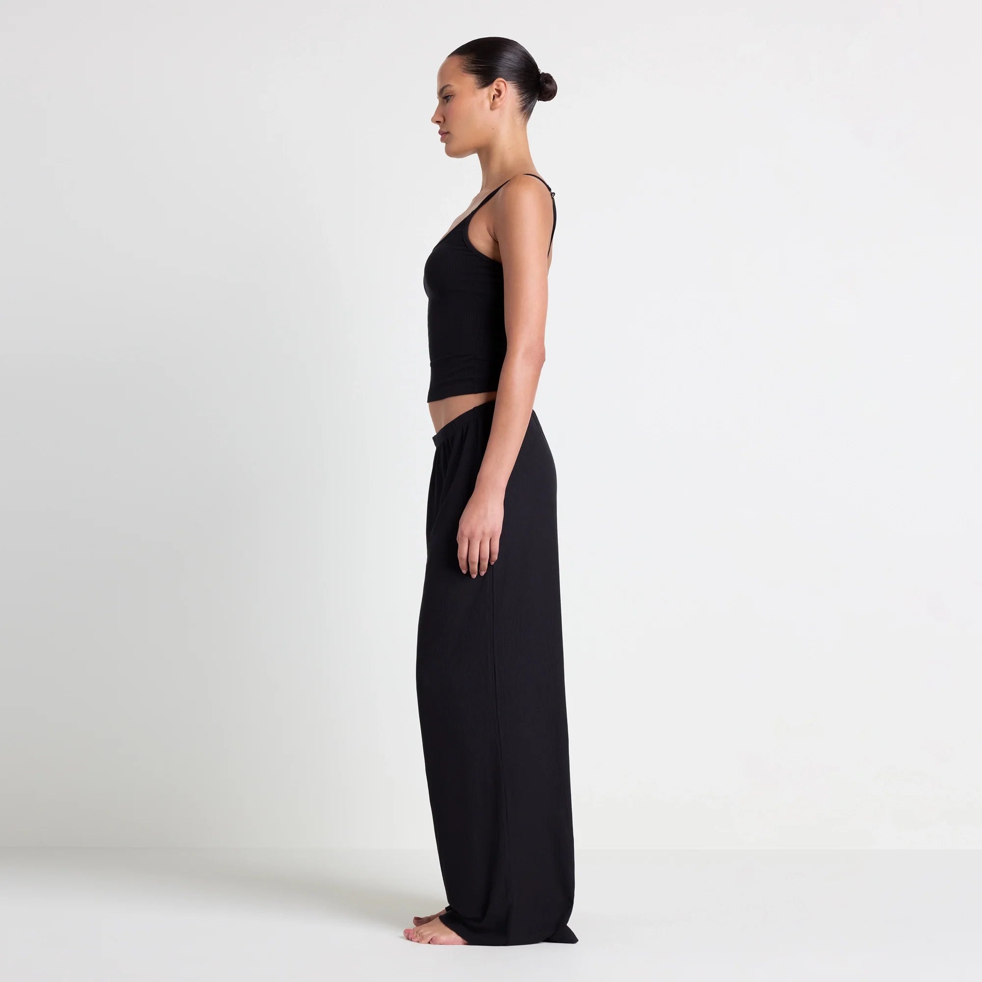 SOFT LOUNGE TANK SLEEP SET | ONYX ON A MODEL FRONT VIEW @ | FOCUS: 0.0, 1.0, 0.9