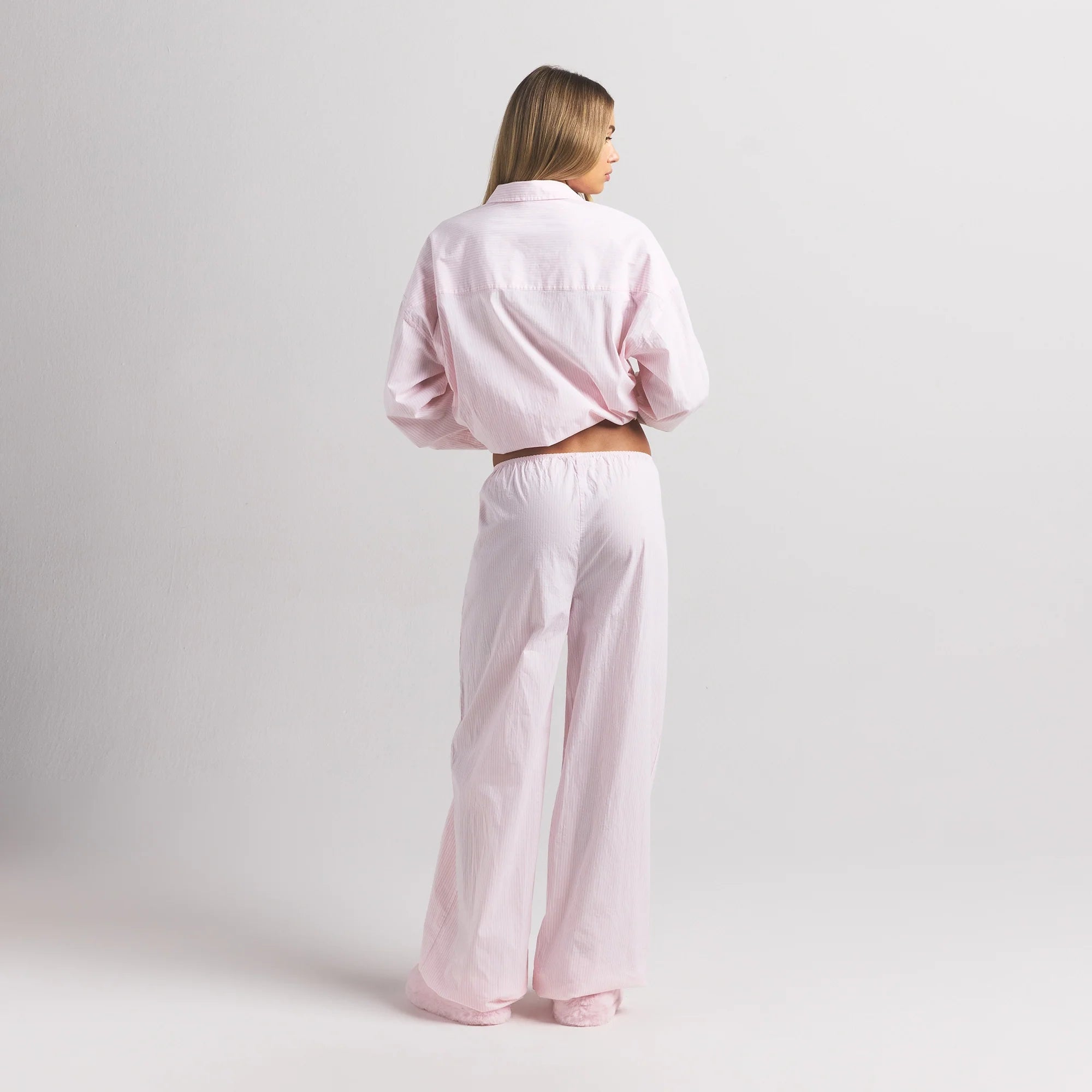 COTTON POPLIN OVERSIZED SLEEP SET | CHERRY BLOSSOM STRIPE ON A MODEL BACK VIEW @ | FOCUS: 0.0, 1.0, 0.9