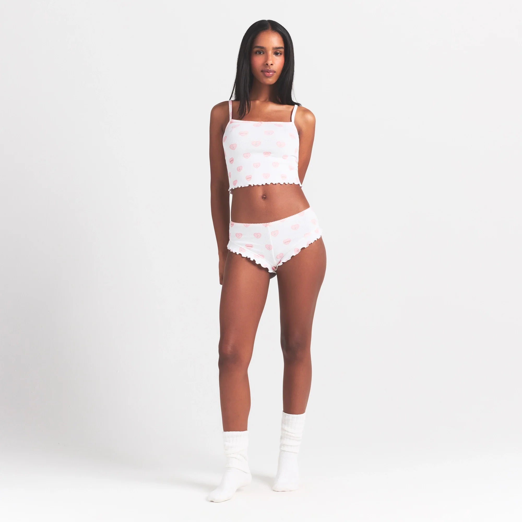 LOGO POINTELLE CAMI SLEEP SET | SNOW LACE HEARTS ON A MODEL FRONT VIEW @ | FOCUS: 0.0, 1.0, 0.9