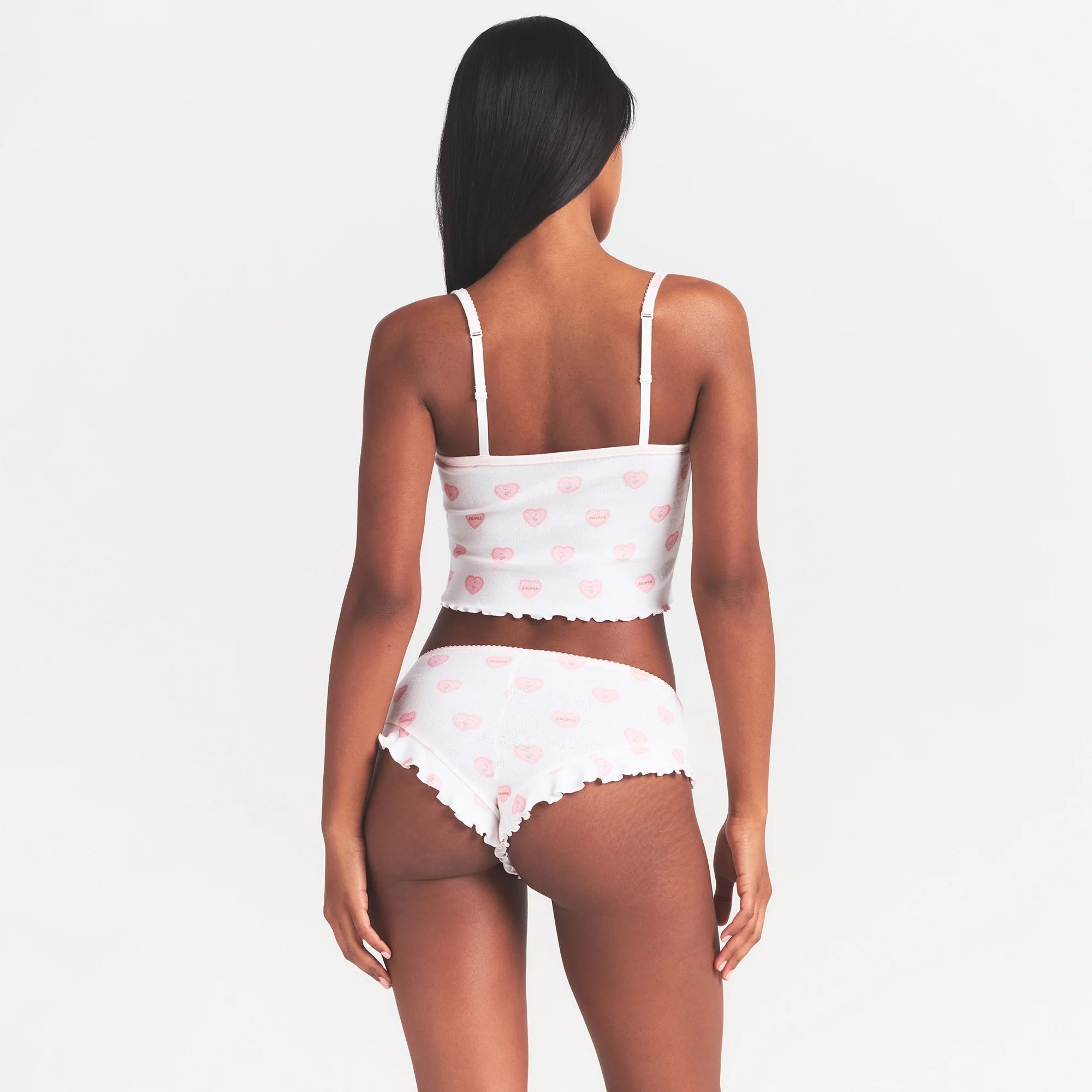 LOGO POINTELLE CAMI SLEEP SET | SNOW LACE HEARTS ON A MODEL SIDE VIEW @ | FOCUS: 0.0, 1.0, 0.9