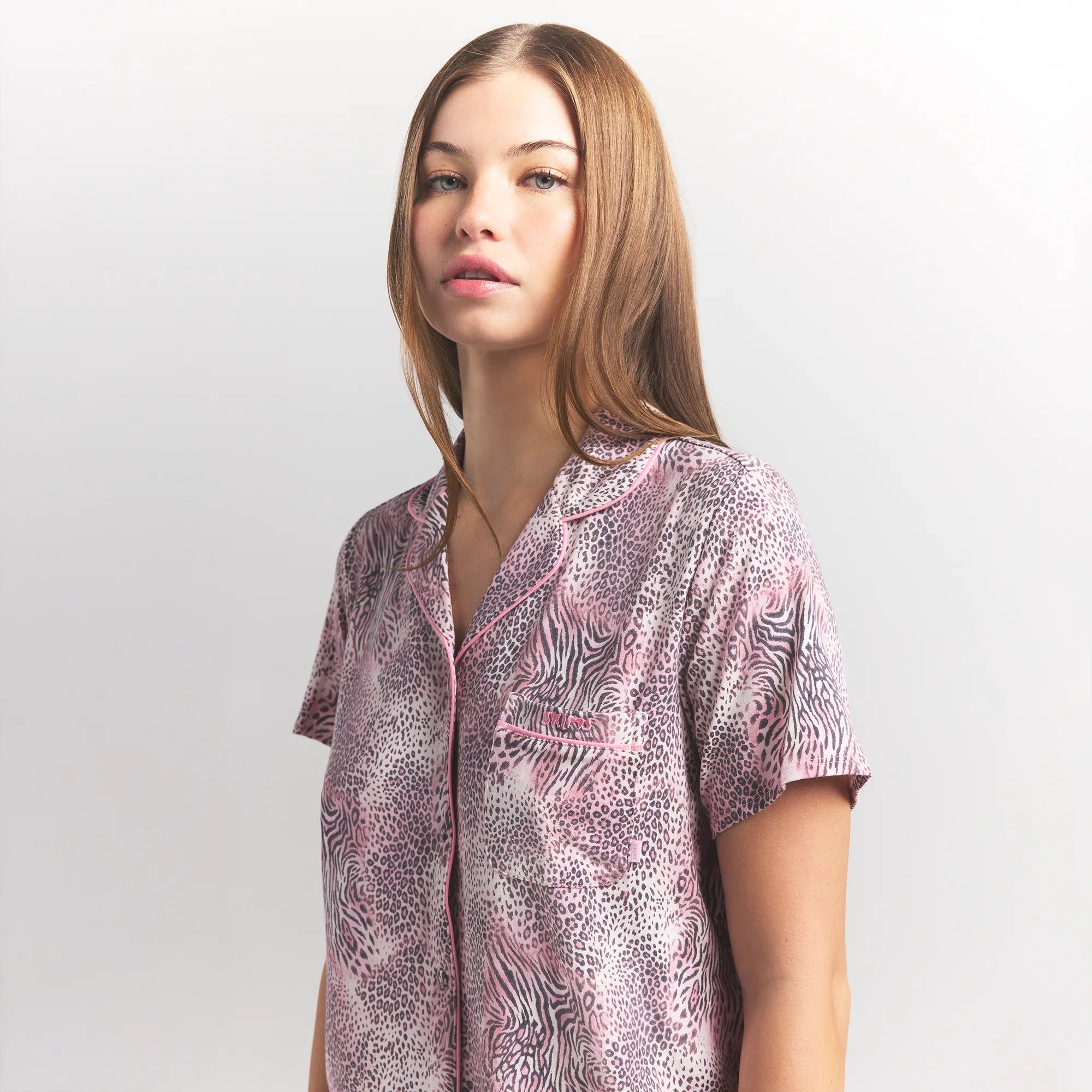 SKIMS SLEEP SHORT SLEEVE BUTTON UP SET | BLOOM MINI MULTI ANIMAL ON A MODEL SIDE VIEW @ | FOCUS: 0.0, 1.0, 0.9
