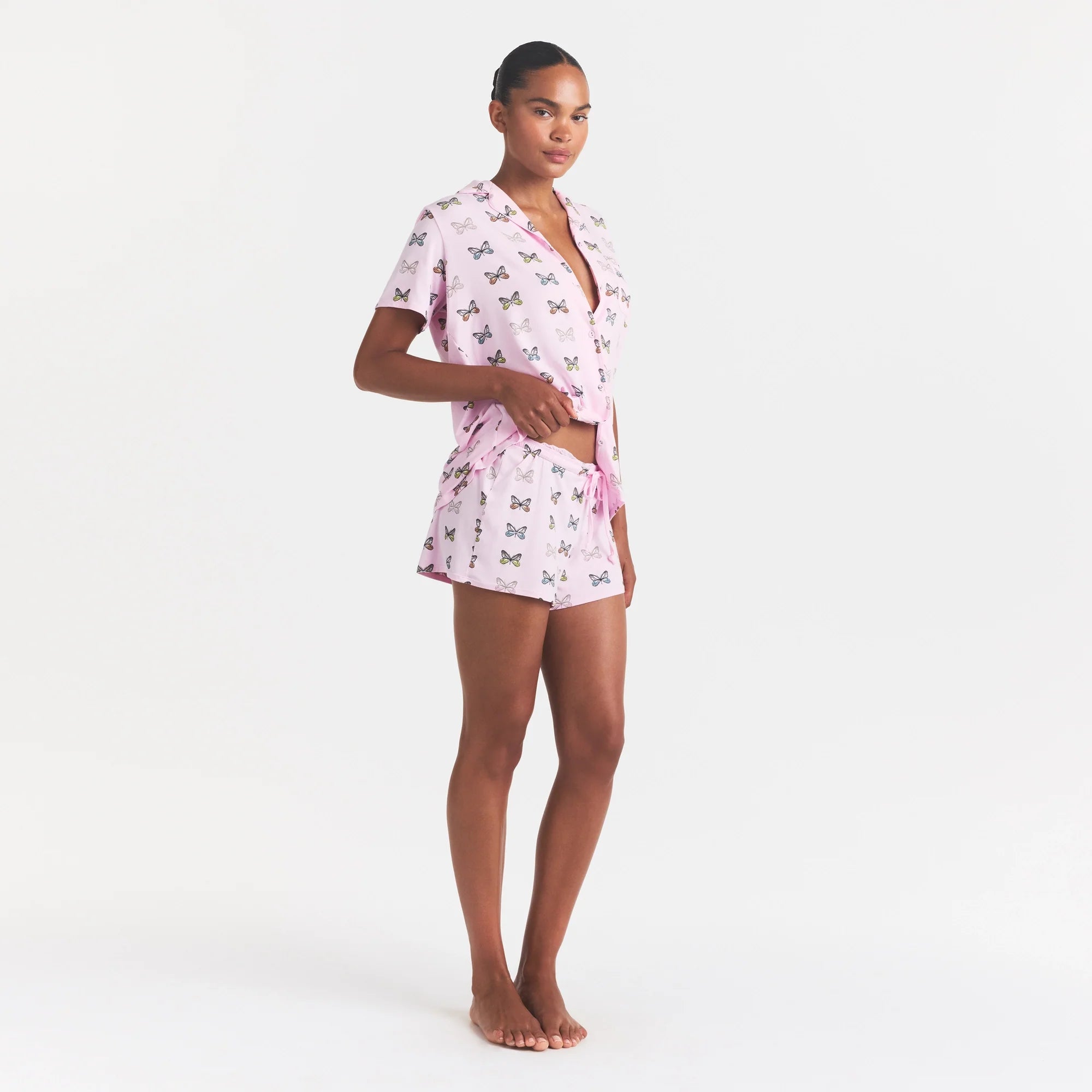 SKIMS SLEEP SHORT SLEEVE BUTTON UP SET | PEONY BUTTERFLY PRINT ON A MODEL FRONT VIEW @ | FOCUS: 0.0, 1.0, 0.9