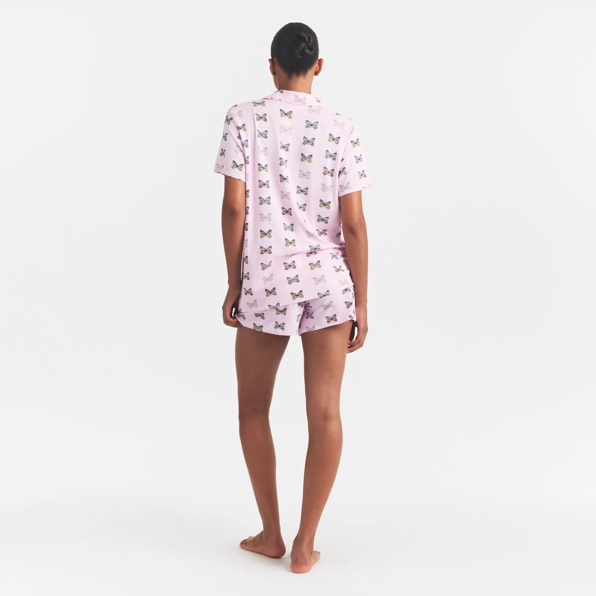 SKIMS SLEEP SHORT SLEEVE BUTTON UP SET | PEONY BUTTERFLY PRINT ON A MODEL FRONT VIEW @ | FOCUS: 0.0, 1.0, 0.9