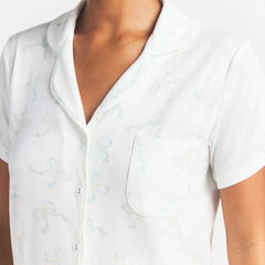 SOFT LOUNGE SHORT SLEEP SET | IVORY PEARL BOWS PRINT ON A MODEL SIDE VIEW @ | FOCUS: 0.0, 1.0, 0.9