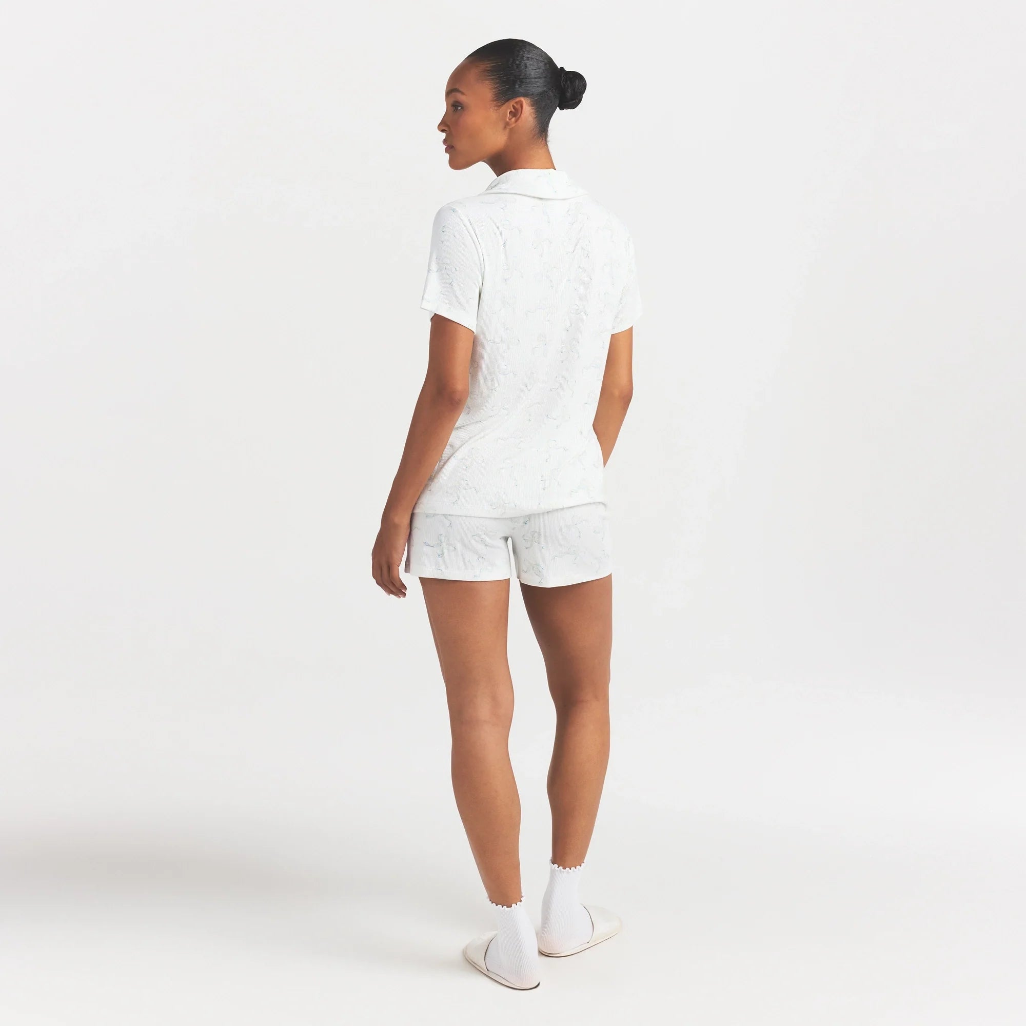 SOFT LOUNGE SHORT SLEEP SET | IVORY PEARL BOWS PRINT ON A MODEL FRONT VIEW @ | FOCUS: 0.0, 1.0, 0.9