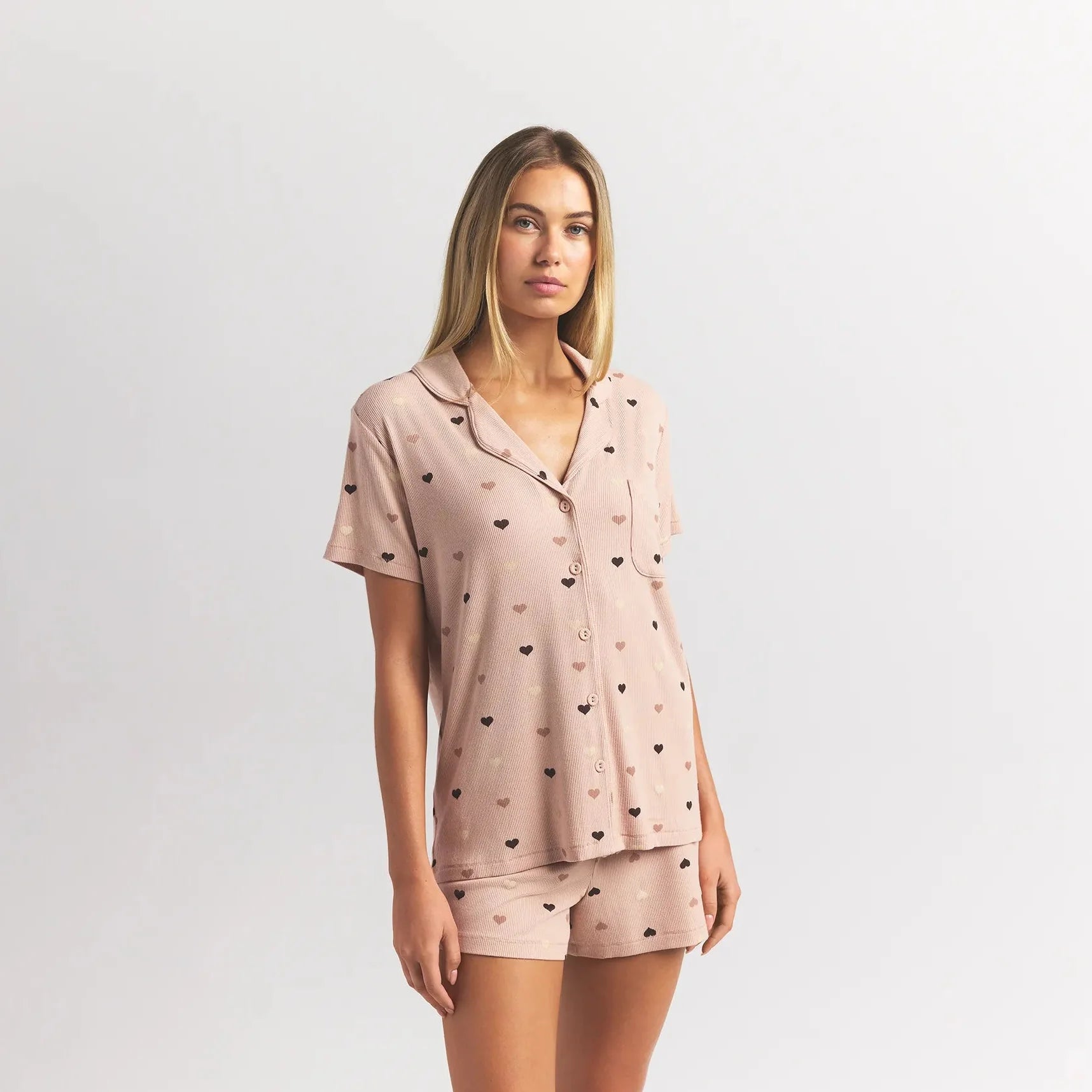 SOFT LOUNGE SHORT SLEEP SET | MICA MINI HEART HALFDROP ON A MODEL FRONT VIEW @ | FOCUS: 0.0, 1.0, 0.9