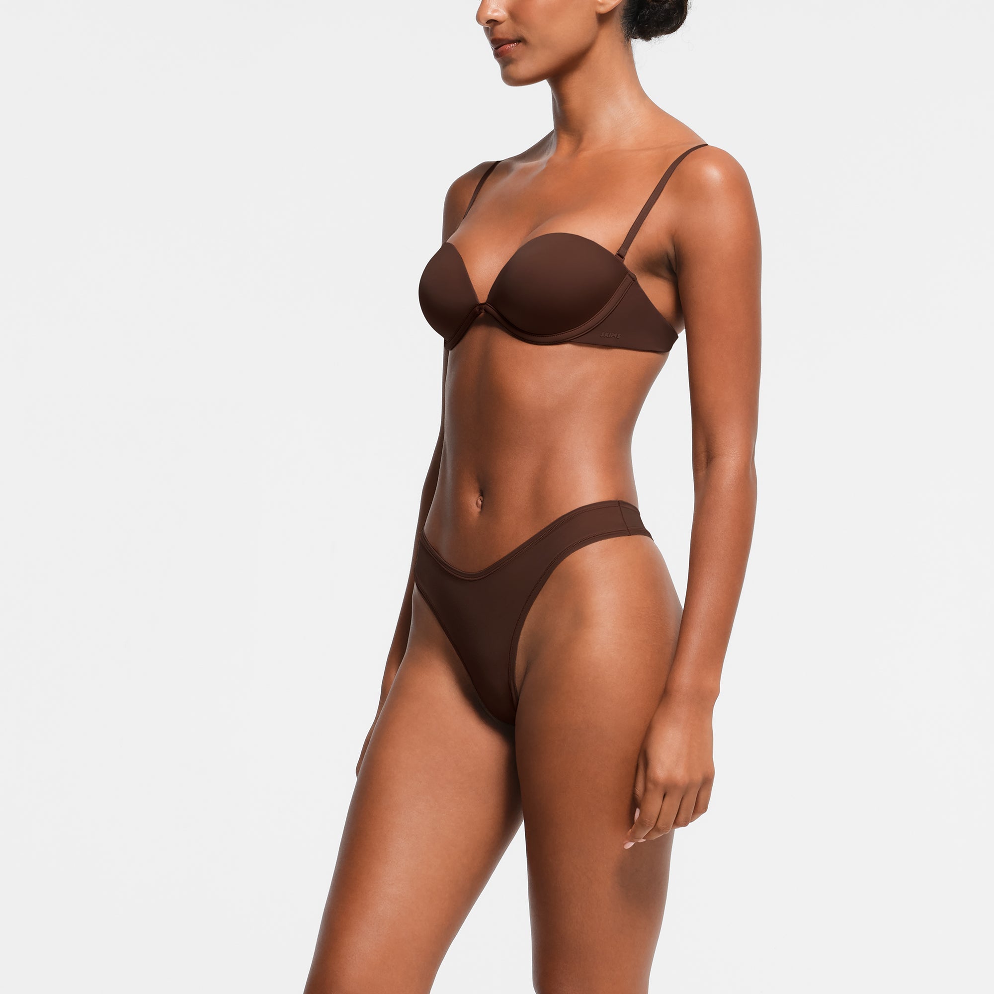 MULTI-WAY BRA  | COCOA ON A MODEL SIDE VIEW