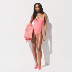 SIGNATURE SWIM TOWEL | MELON ON A MODEL FRONT VIEW 
