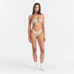 LIGHTWEIGHT COTTON LOGO PICOT THONG | CAFE ARGYLE PRINT ON A MODEL FRONT VIEW @ | FOCUS: 0.0, 1.0, 0.9