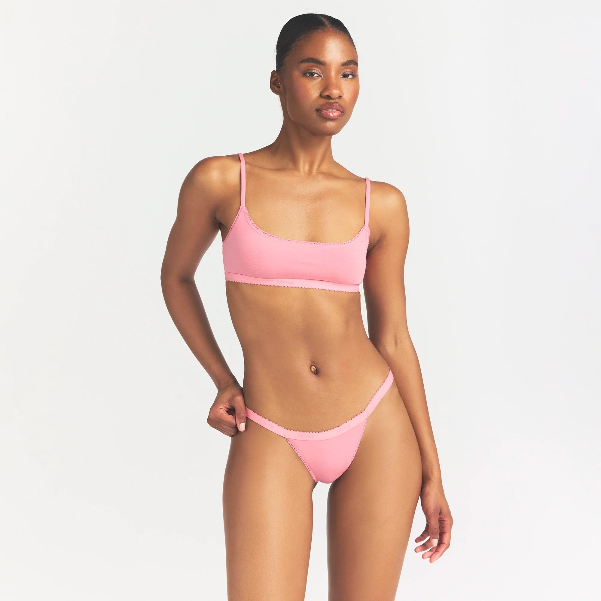 LIGHTWEIGHT COTTON LOGO PICOT THONG | MELON TONAL ON A MODEL SIDE VIEW @ | FOCUS: 0.0, 1.0, 0.9