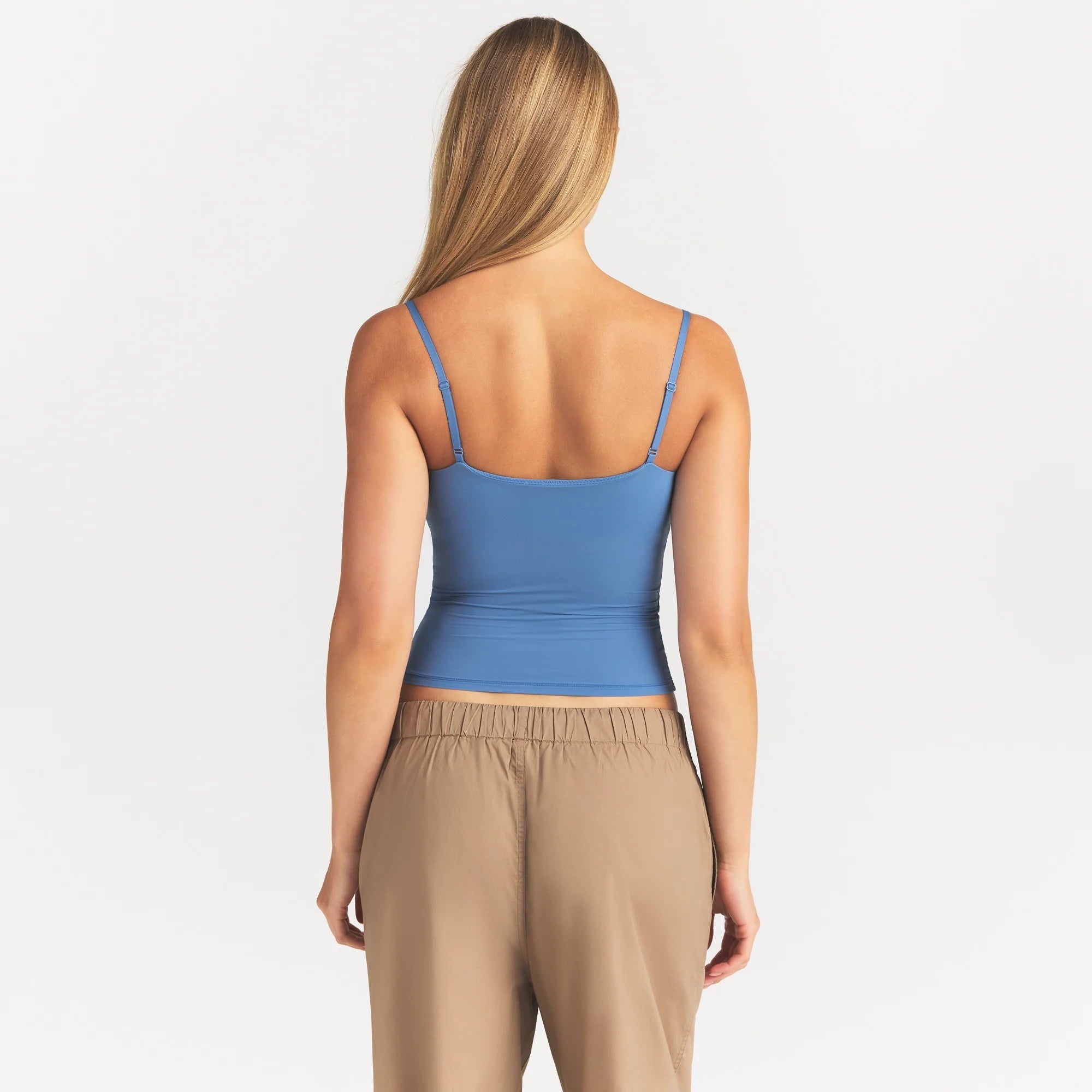 FITS EVERYBODY CAMI | ARCTIC ON A MODEL SIDE VIEW @ | FOCUS: 0.0, 1.0, 0.9