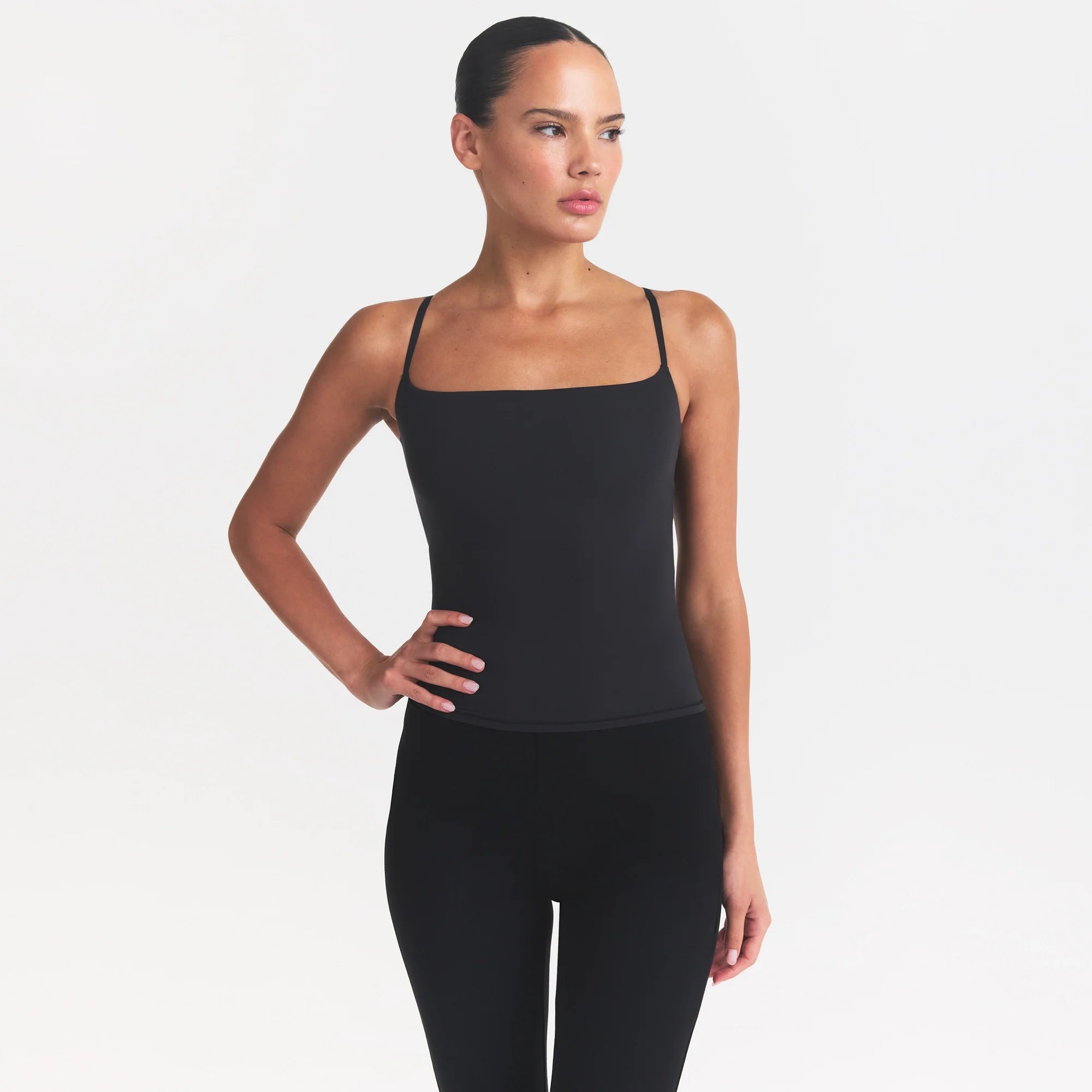 FITS EVERYBODY CAMI | ONYX ON A MODEL SIDE VIEW @ | FOCUS: 0.0, 1.0, 0.9