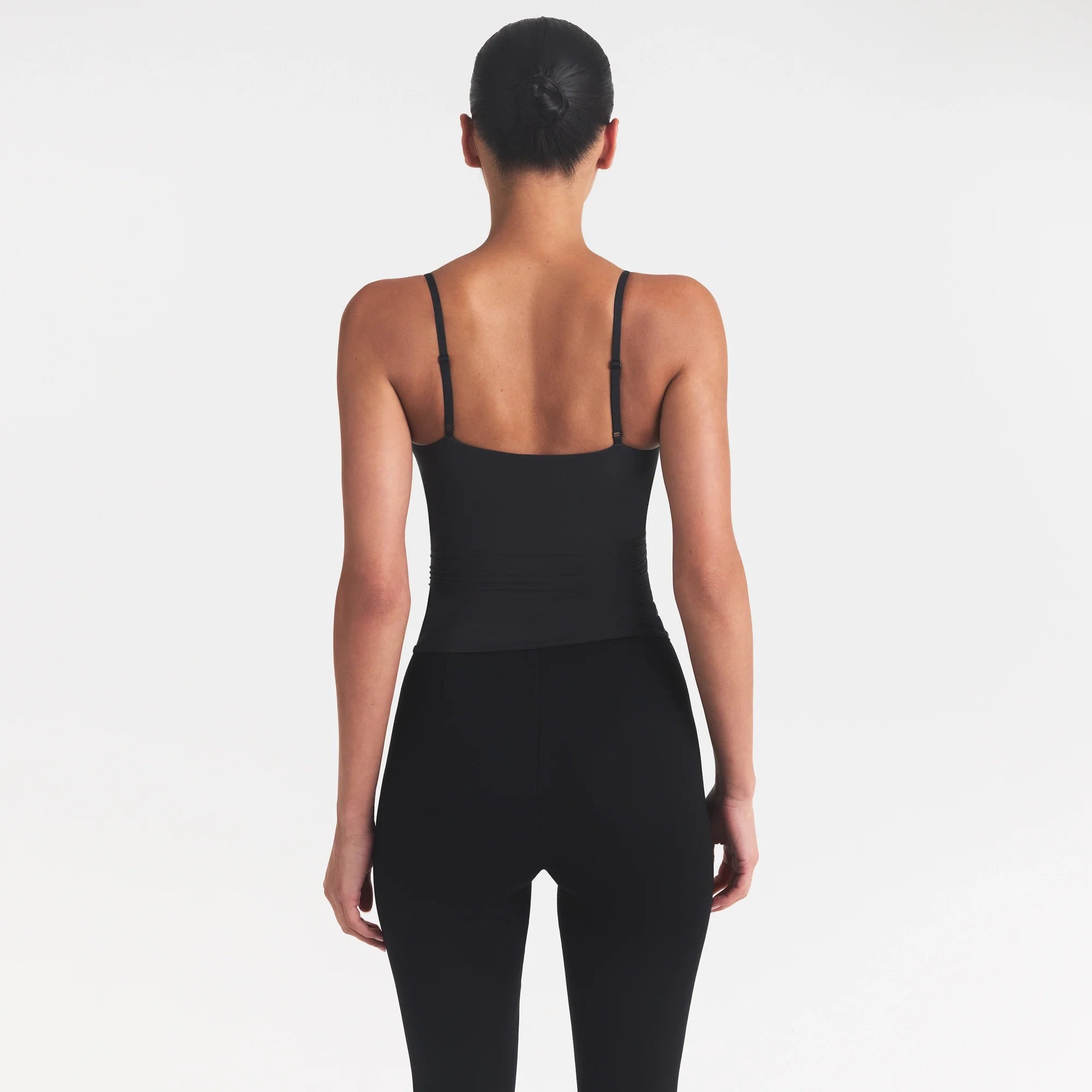 FITS EVERYBODY CAMI | ONYX ON A MODEL SIDE VIEW @ | FOCUS: 0.0, 1.0, 0.9