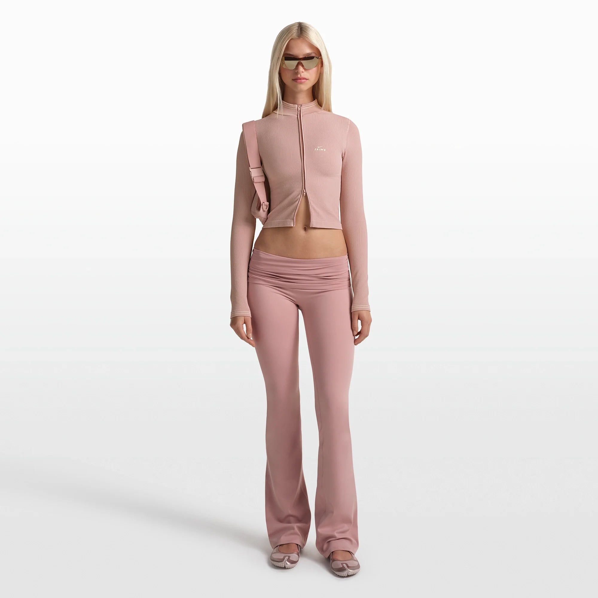 NikeSKIMS RIBBED SEAMLESS ZIP UP CROP JACKET | HIMALAYAN/ECRU ON A MODEL FRONT VIEW @ | FOCUS: 0.0, 1.0, 0.9