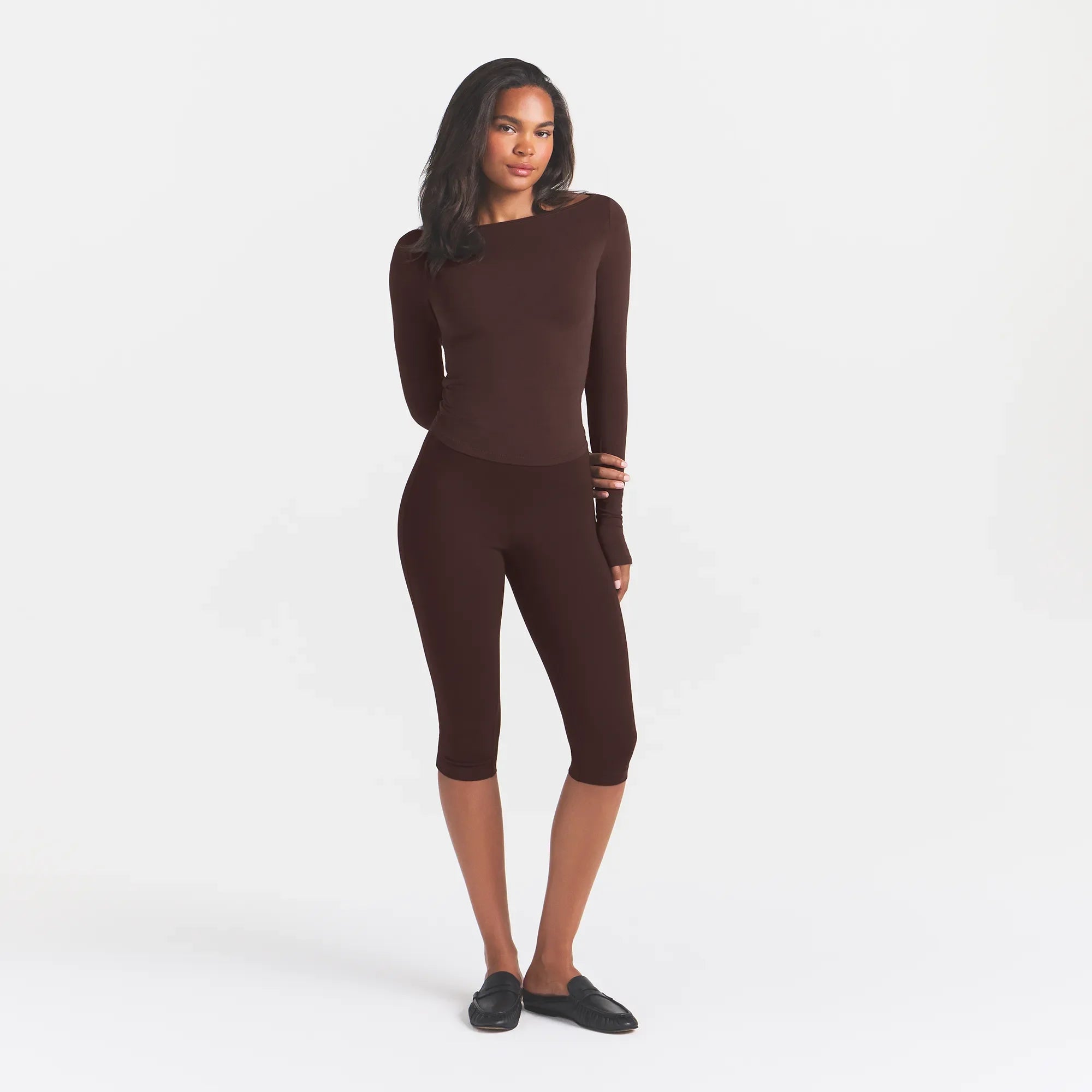 COTTON JERSEY LONG SLEEVE BOATNECK TOP | ESPRESSO ON A MODEL FRONT VIEW @ | FOCUS: 0.0, 1.0, 0.9