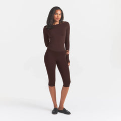 COTTON JERSEY LONG SLEEVE BOATNECK TOP | ESPRESSO ON A MODEL FRONT VIEW @ | FOCUS: 0.0, 1.0, 0.9