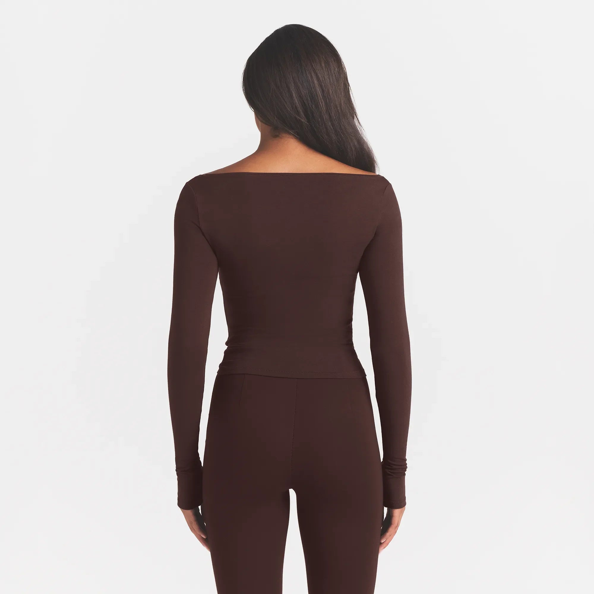 COTTON JERSEY LONG SLEEVE BOATNECK TOP | ESPRESSO ON A MODEL BACK VIEW @ | FOCUS: 0.0, 1.0, 0.9