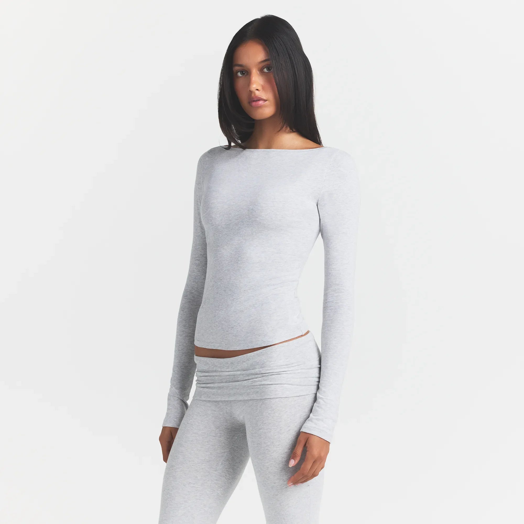 COTTON JERSEY LONG SLEEVE BOATNECK TOP | LIGHT HEATHER GREY ON A MODEL FRONT VIEW @ | FOCUS: 0.0, 1.0, 0.9