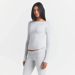 COTTON JERSEY LONG SLEEVE BOATNECK TOP | LIGHT HEATHER GREY ON A MODEL FRONT VIEW @ | FOCUS: 0.0, 1.0, 0.9