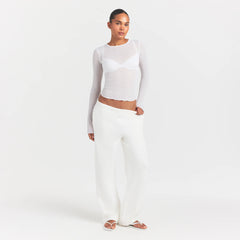 SHEER RIB LONG SLEEVE | SNOW ON A MODEL FRONT VIEW @ | FOCUS: 0.0, 1.0, 0.9