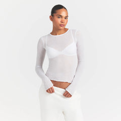 SHEER RIB LONG SLEEVE | SNOW ON A MODEL SIDE VIEW @ | FOCUS: 0.0, 1.0, 0.9