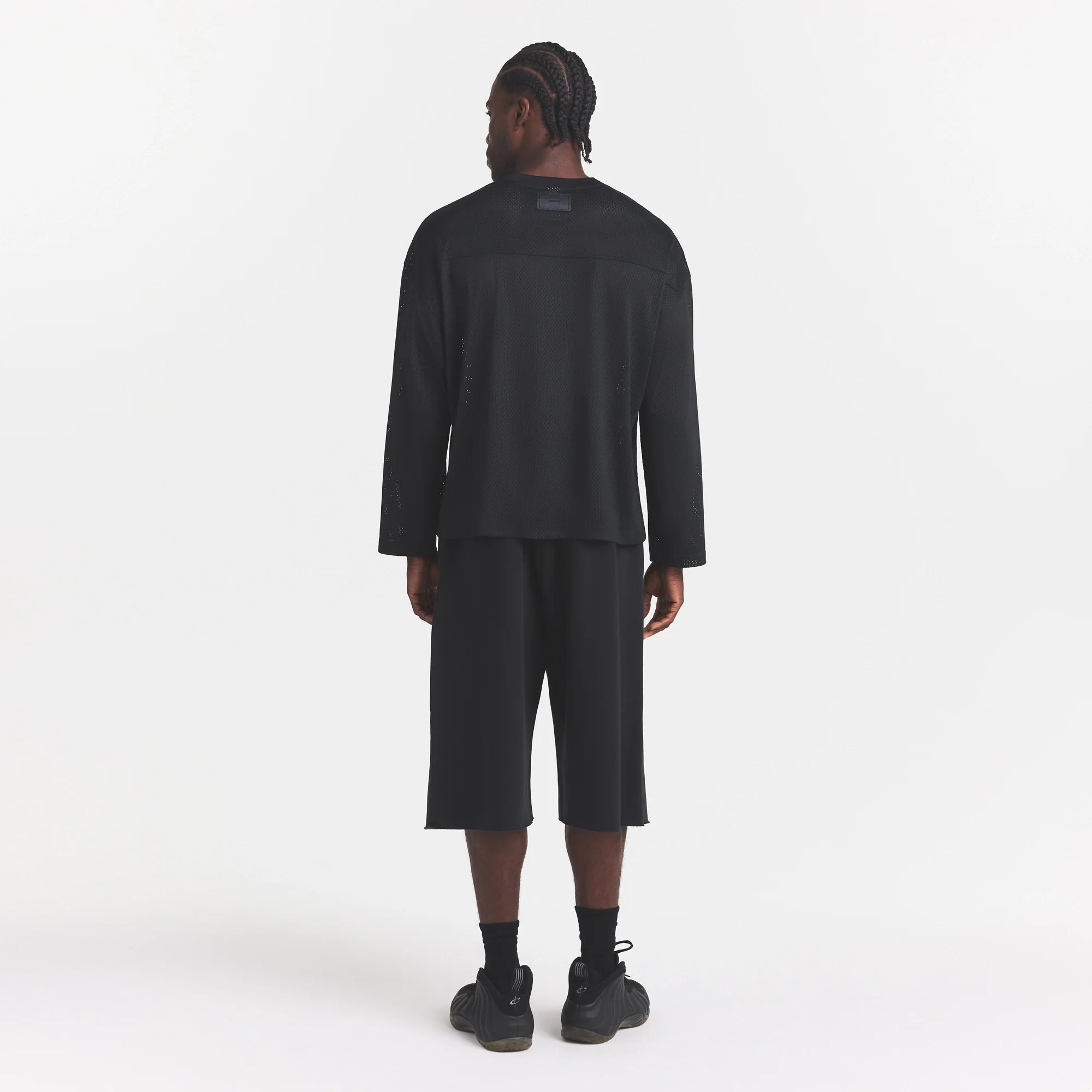 MESH APPAREL MENS LONG SLEEVE JERSEY | ONYX ON A MODEL FRONT VIEW @ | FOCUS: 0.0, 1.0, 0.9