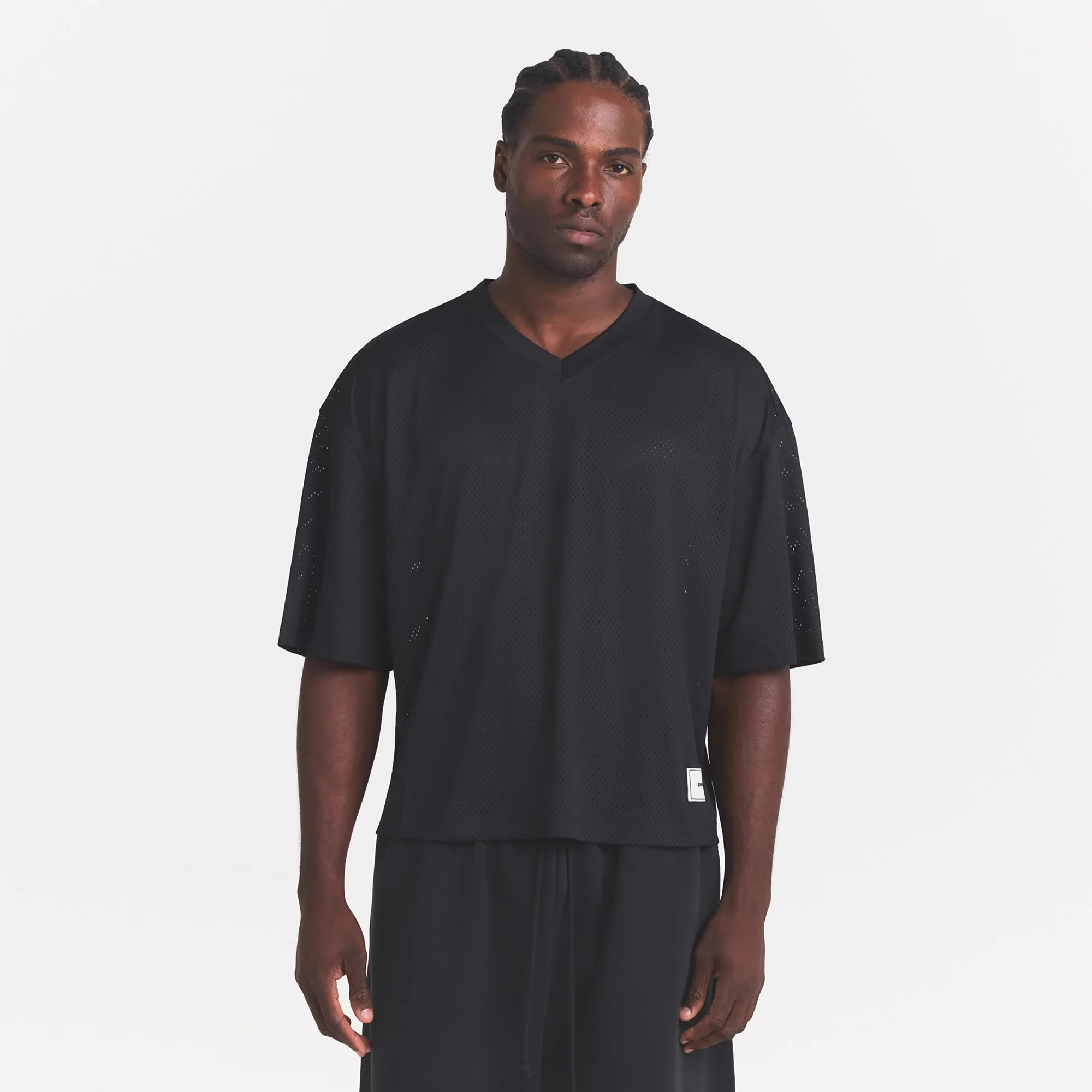 MESH APPAREL MENS CROPPED JERSEY | ONYX ON A MODEL SIDE VIEW @ | FOCUS: 0.0, 1.0, 0.9