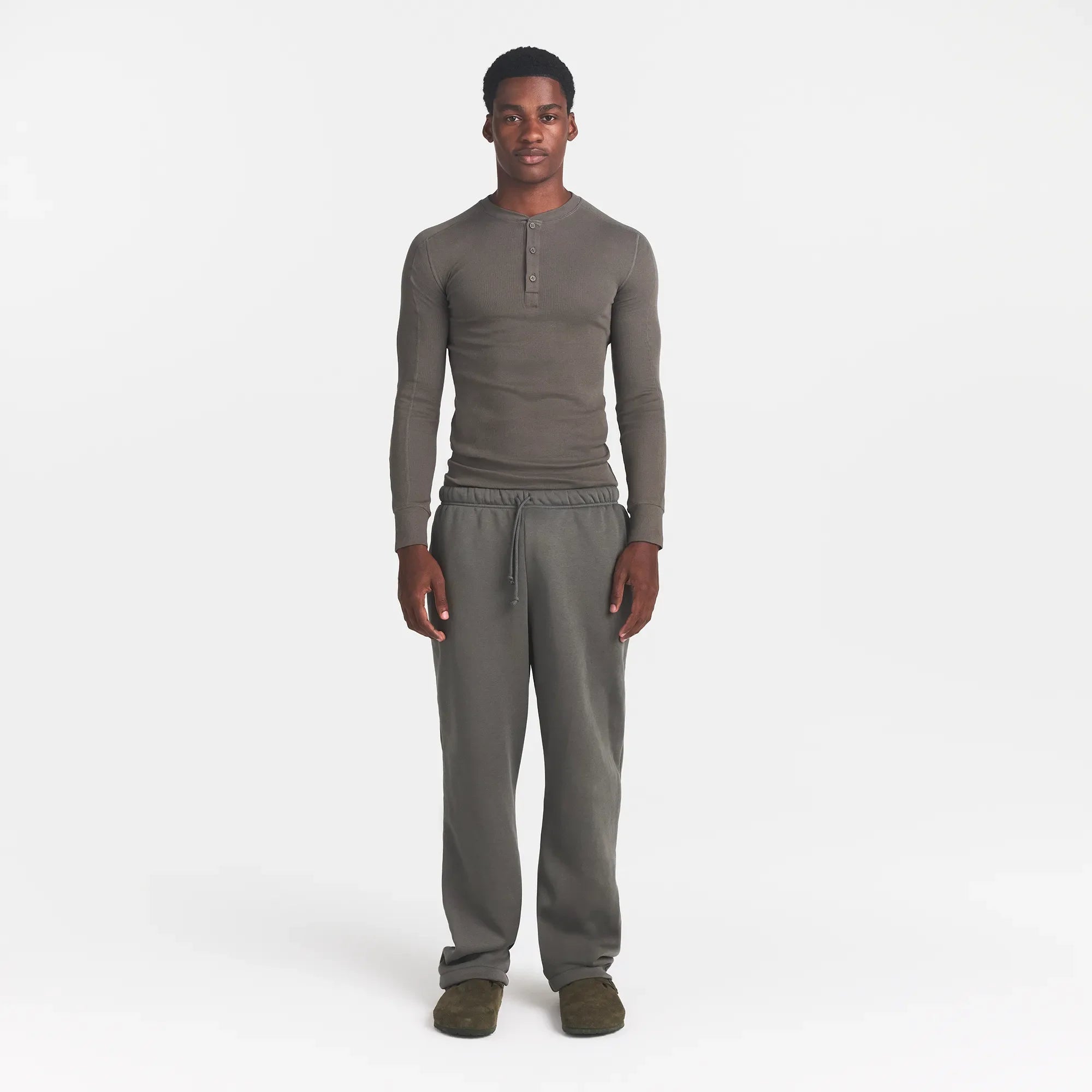 SKIMS COTTON RIB MENS HENLEY | JUNGLE ON A MODEL FRONT VIEW @ | FOCUS: 0.0, 1.0, 0.9