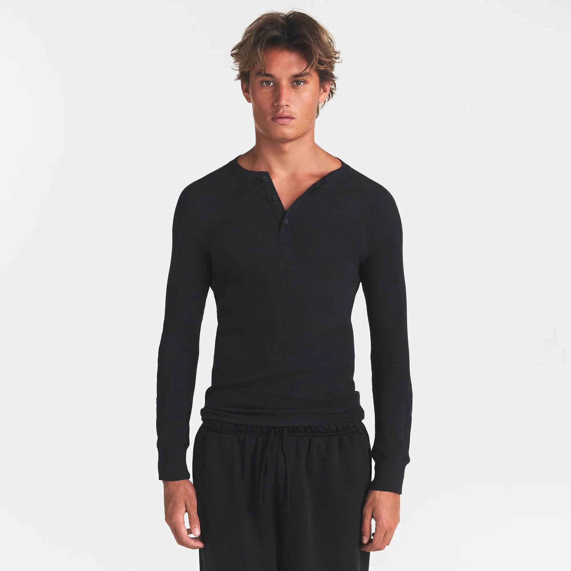 SKIMS COTTON RIB MENS HENLEY | ONYX ON A MODEL FRONT VIEW @ | FOCUS: 0.0, 1.0, 0.9