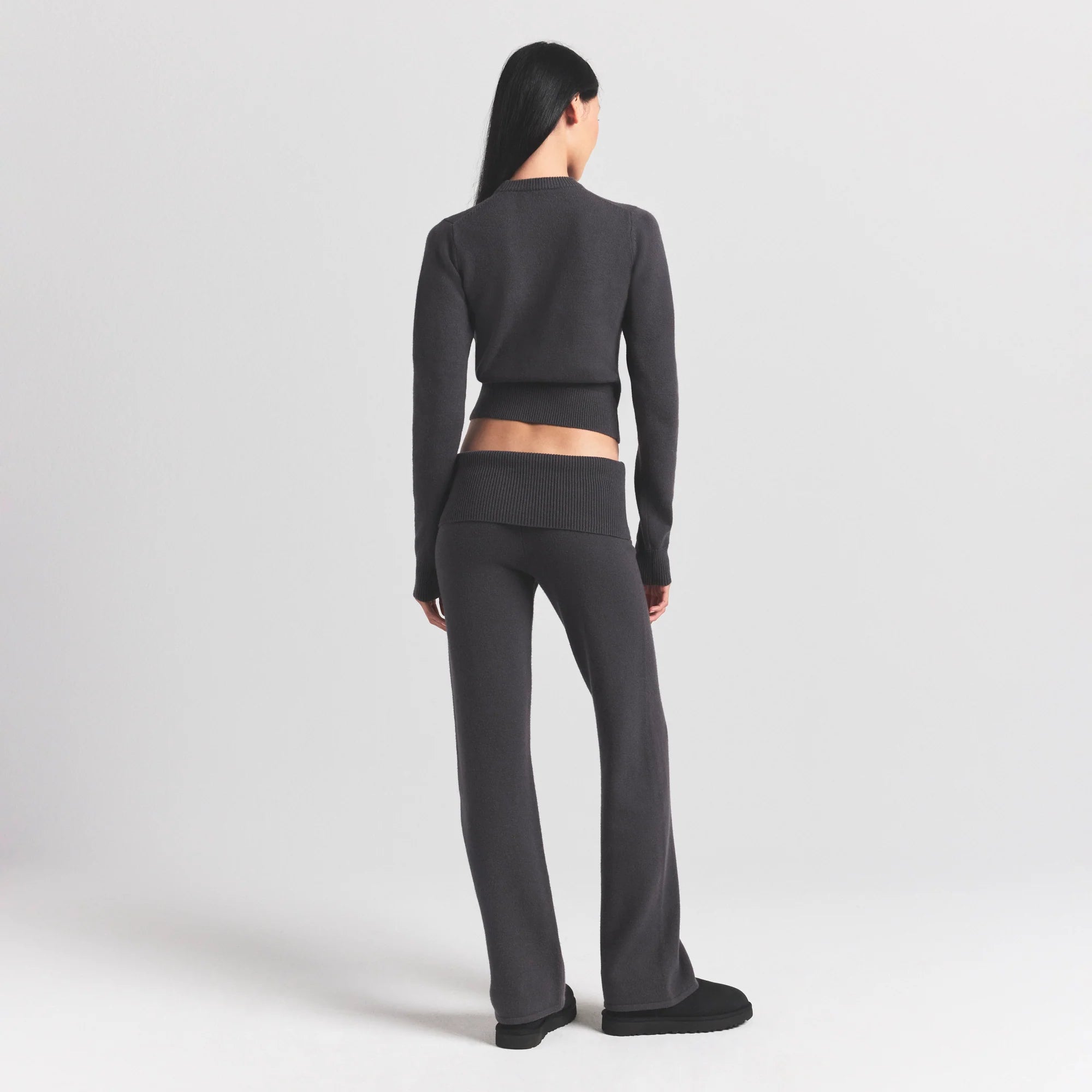 SWEATER KNITS LONG SLEEVE FITTED CREW NECK | ASH ON A MODEL SIDE VIEW @ | FOCUS: 0.0, 1.0, 0.9