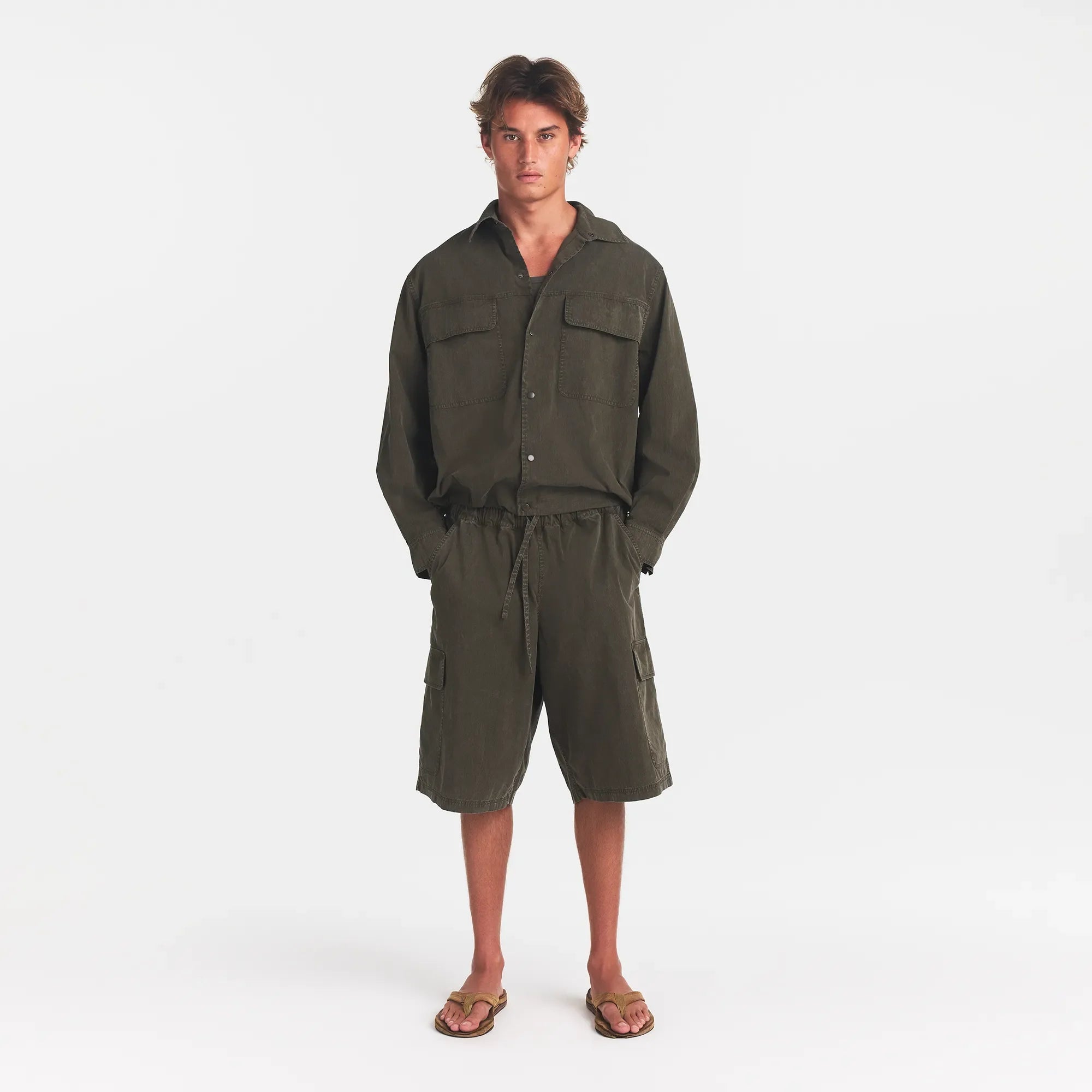 WOVEN MENS RELAXED SHIRT | JUNGLE ON A MODEL FRONT VIEW @ | FOCUS: 0.0, 1.0, 0.9