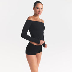 SMOOTH LAYERS OFF THE SHOULDER TOP | OBSIDIAN ON A MODEL SIDE VIEW @ | FOCUS: 0.0, 1.0, 0.9
