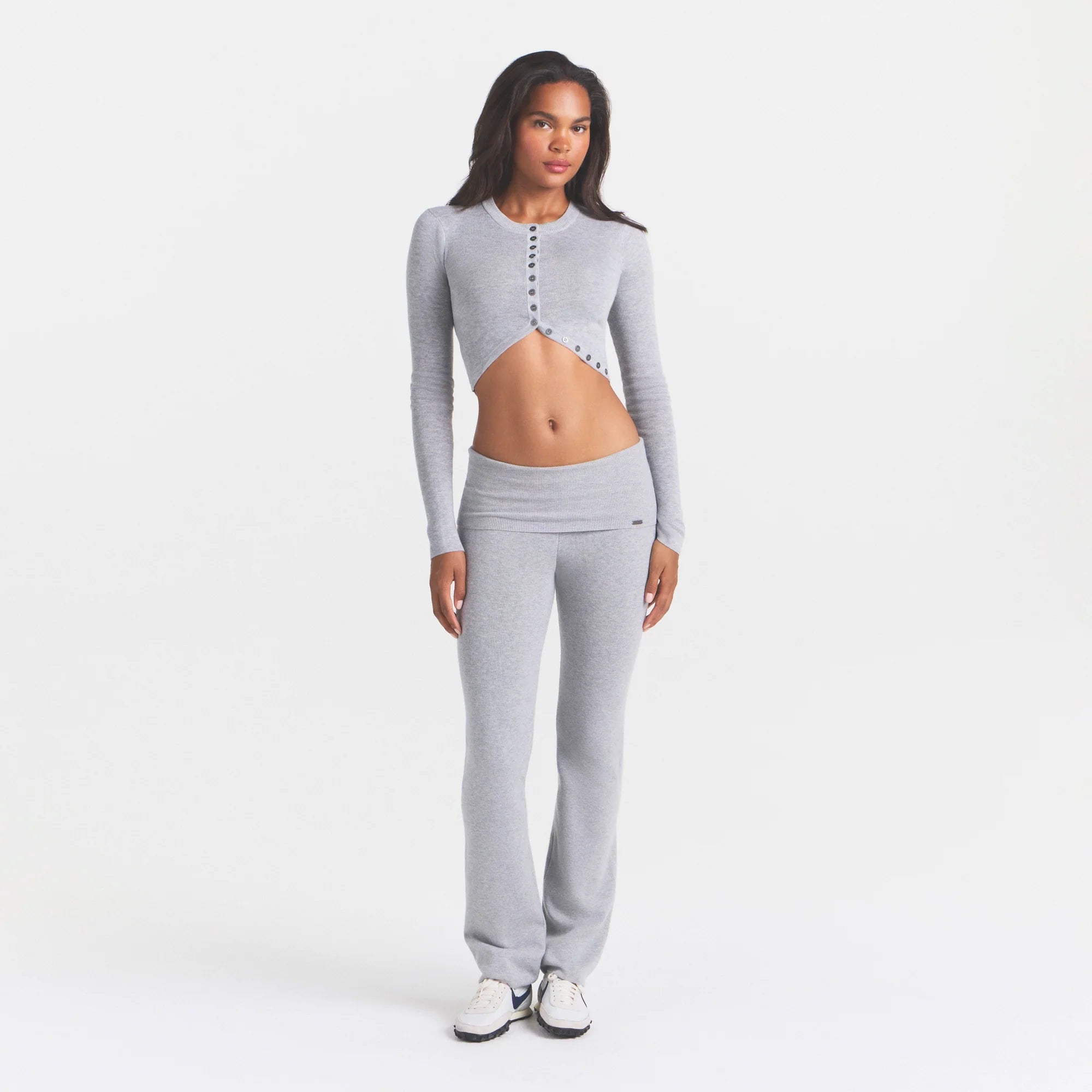 ESSENTIAL SWEATERS ROUNDED CROPPED CARDIGAN | MID HEATHER GREY & LAYS FLAT ON A WHITE BACKGROUND | FLT @ | FOCUS: 0.0, 1.0, 0.9