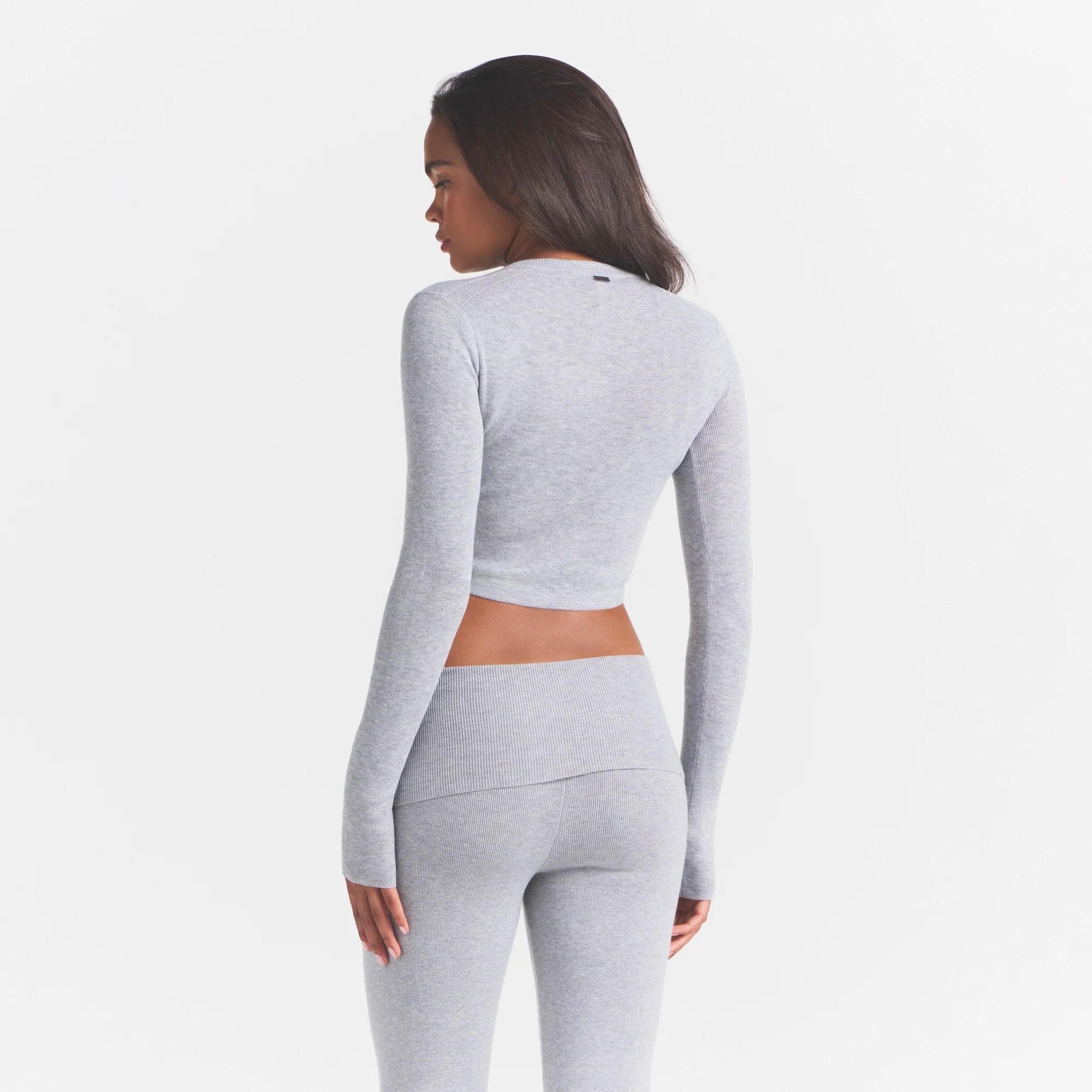 ESSENTIAL SWEATERS ROUNDED CROPPED CARDIGAN | MID HEATHER GREY & LAYS FLAT ON A WHITE BACKGROUND | FLT