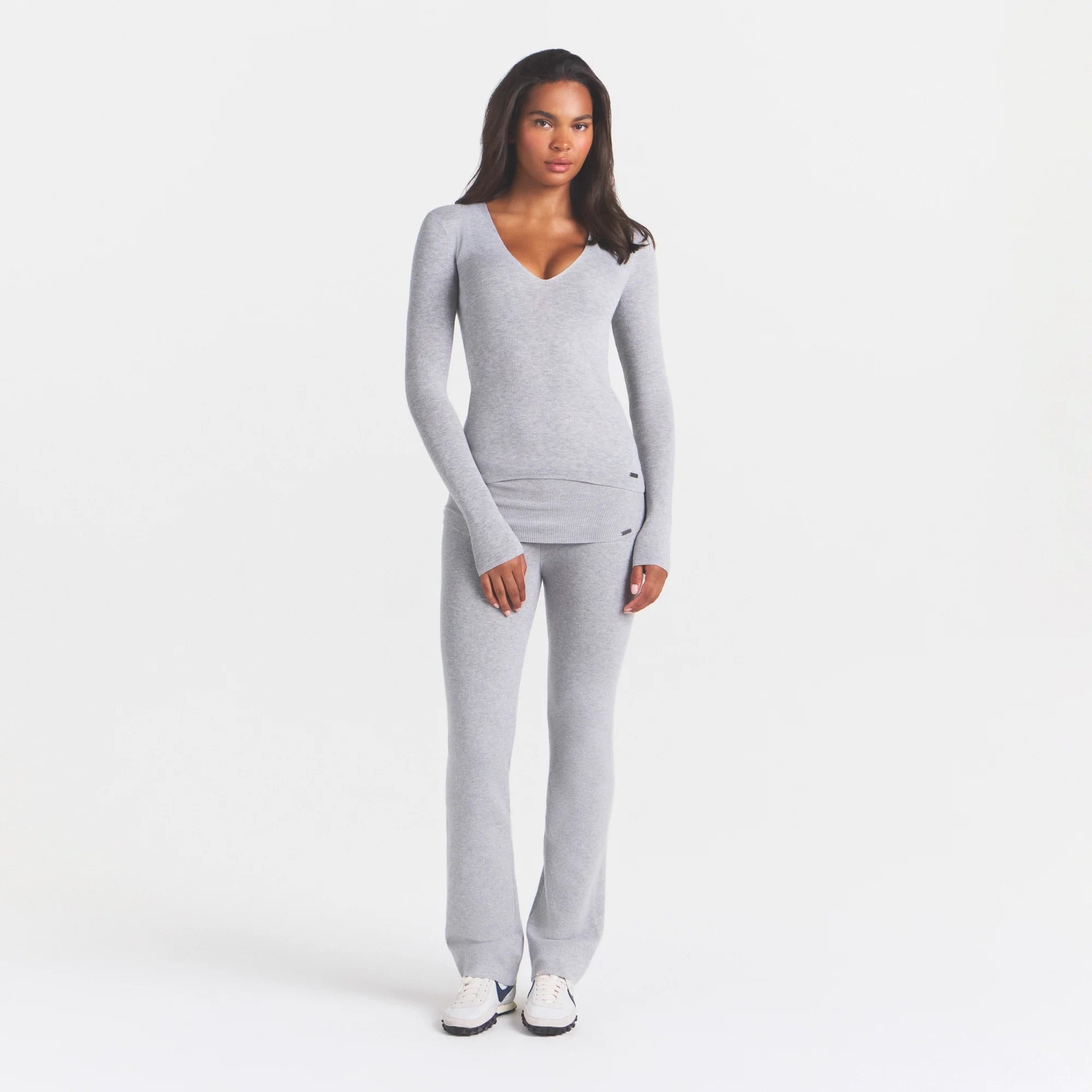ESSENTIAL SWEATERS LONG SLEEVE V NECK  | MID HEATHER GREY ON MODEL FRONT VIEW | FOCUS: 0.0, 1.0, 0.9