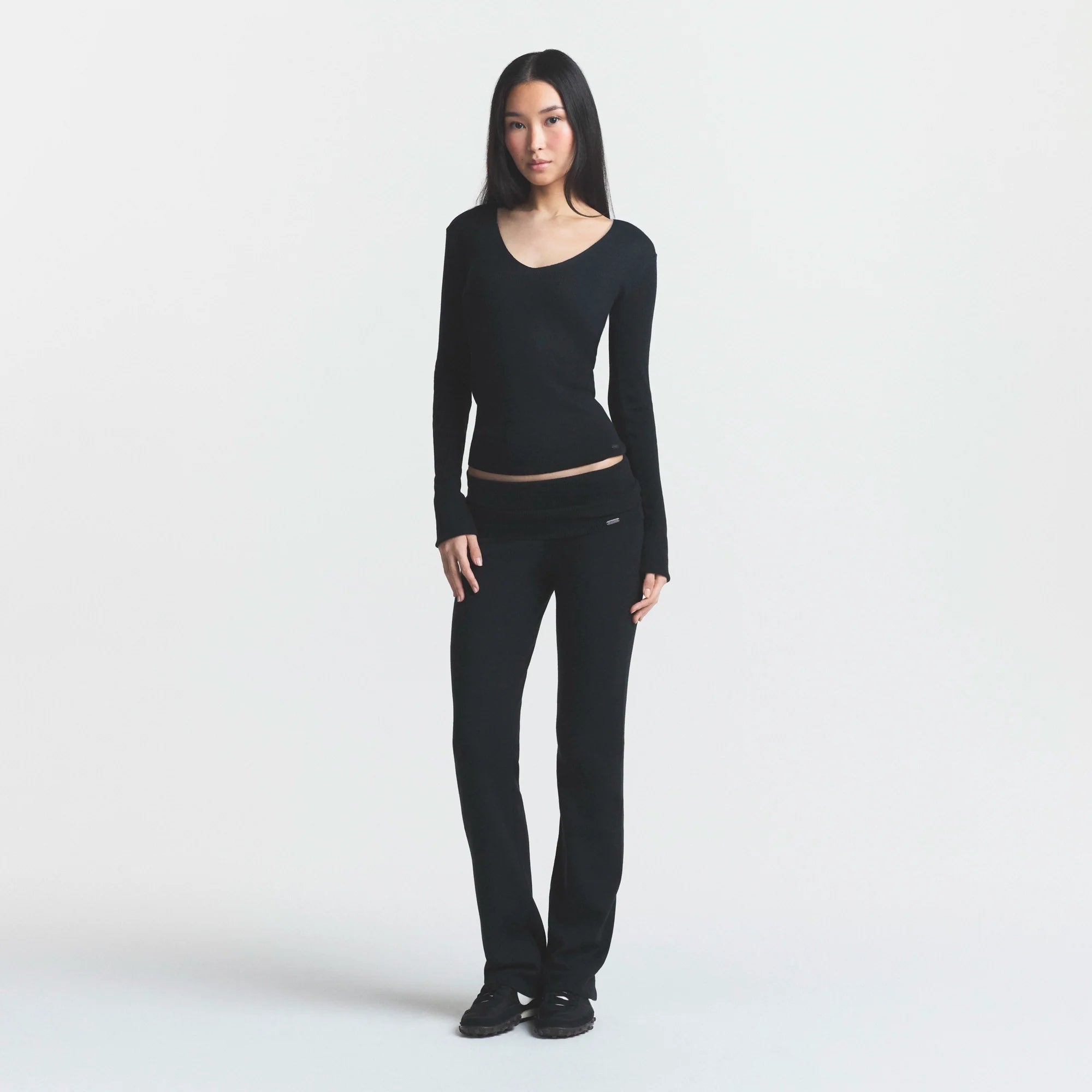 ESSENTIAL KNIT LONG SLEEVE V NECK | ONYX & LAYS FLAT ON A WHITE BACKGROUND | FLT