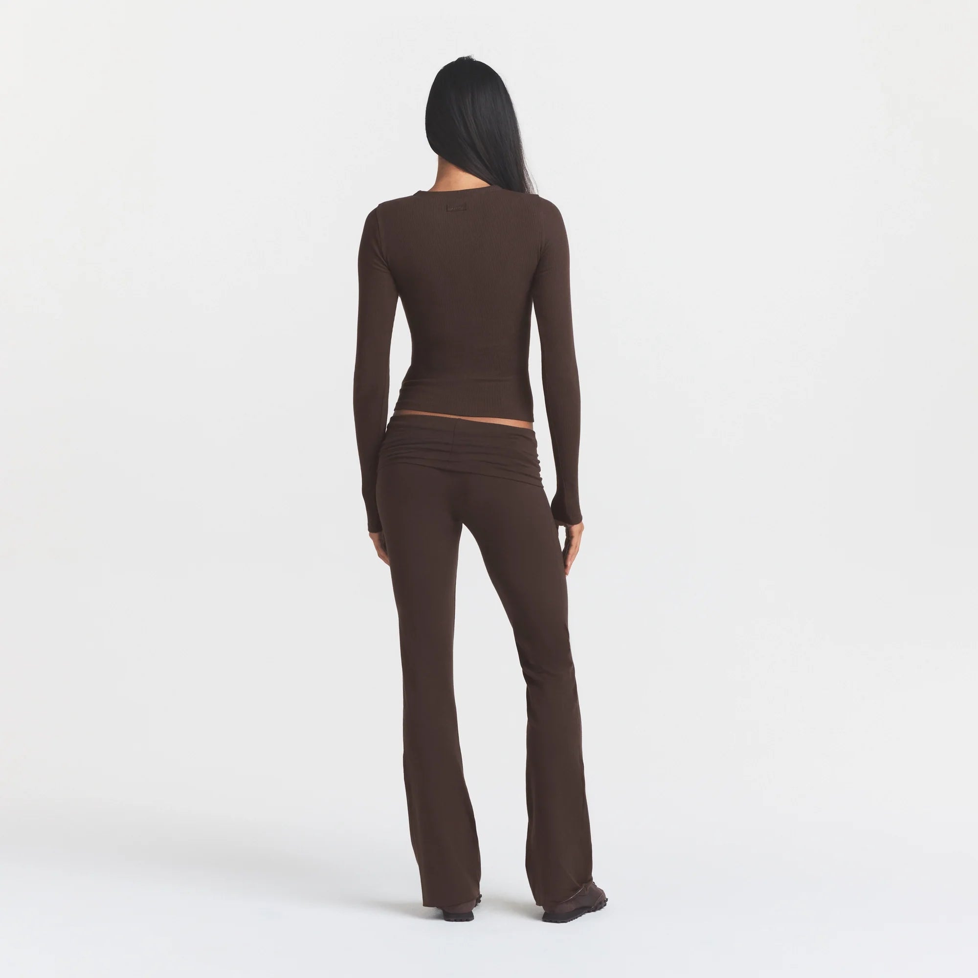 COTTON RIB ZIP UP TOP | ESPRESSO ON A MODEL BACK VIEW @ | FOCUS: 0.0, 1.0, 0.9