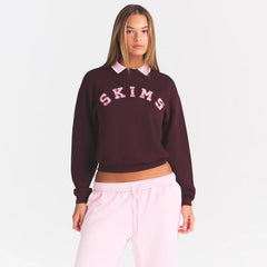 COTTON FLEECE CLASSIC CREWNECK | CURRANT ARCHED SKIMS PLAID ON A MODEL | FOCUS: 0.0, 1.0, 0.9