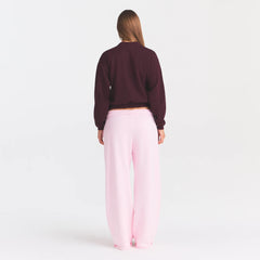 COTTON FLEECE CLASSIC CREWNECK | CURRANT ARCHED SKIMS PLAID ON A MODEL | FOCUS: 0.0, 1.0, 0.9