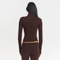 COTTON JERSEY TURTLENECK LONG SLEEVE | ESPRESSO ON A MODEL BACK VIEW @ | FOCUS: 0.0, 1.0, 0.9