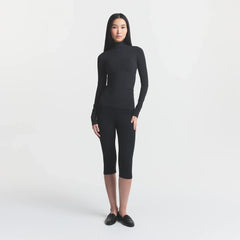 COTTON JERSEY TURTLENECK LONG SLEEVE | SOOT ON A MODEL FRONT VIEW @ | FOCUS: 0.0, 1.0, 0.9