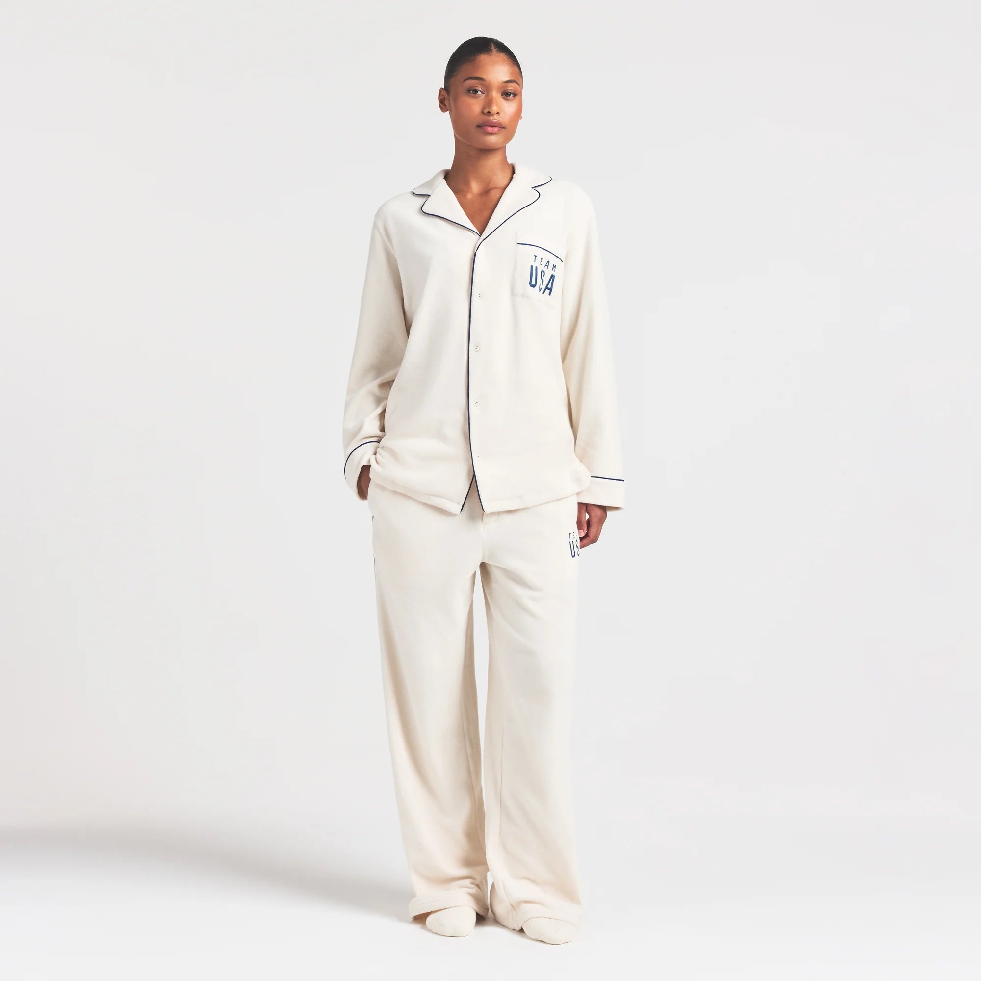SKIMS FOR TEAM USA UNISEX FLEECE OLYMPIC OVERSIZED SLEEP TOP | ECRU ON A MODEL FRONT VIEW @ | FOCUS: 0.0, 1.0, 0.9
