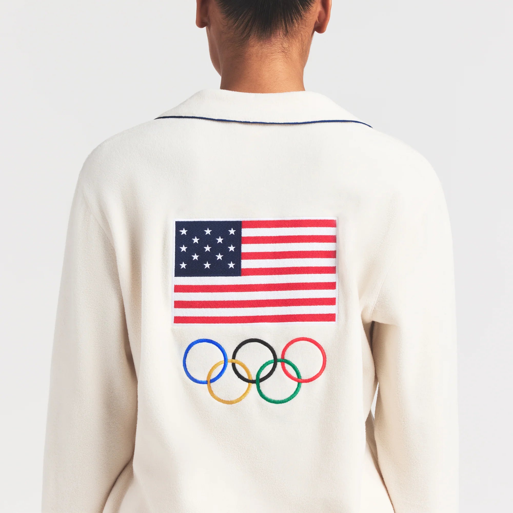 SKIMS FOR TEAM USA UNISEX FLEECE OLYMPIC OVERSIZED SLEEP TOP | ECRU ON A MODEL SIDE VIEW @ | FOCUS: 0.0, 1.0, 0.9