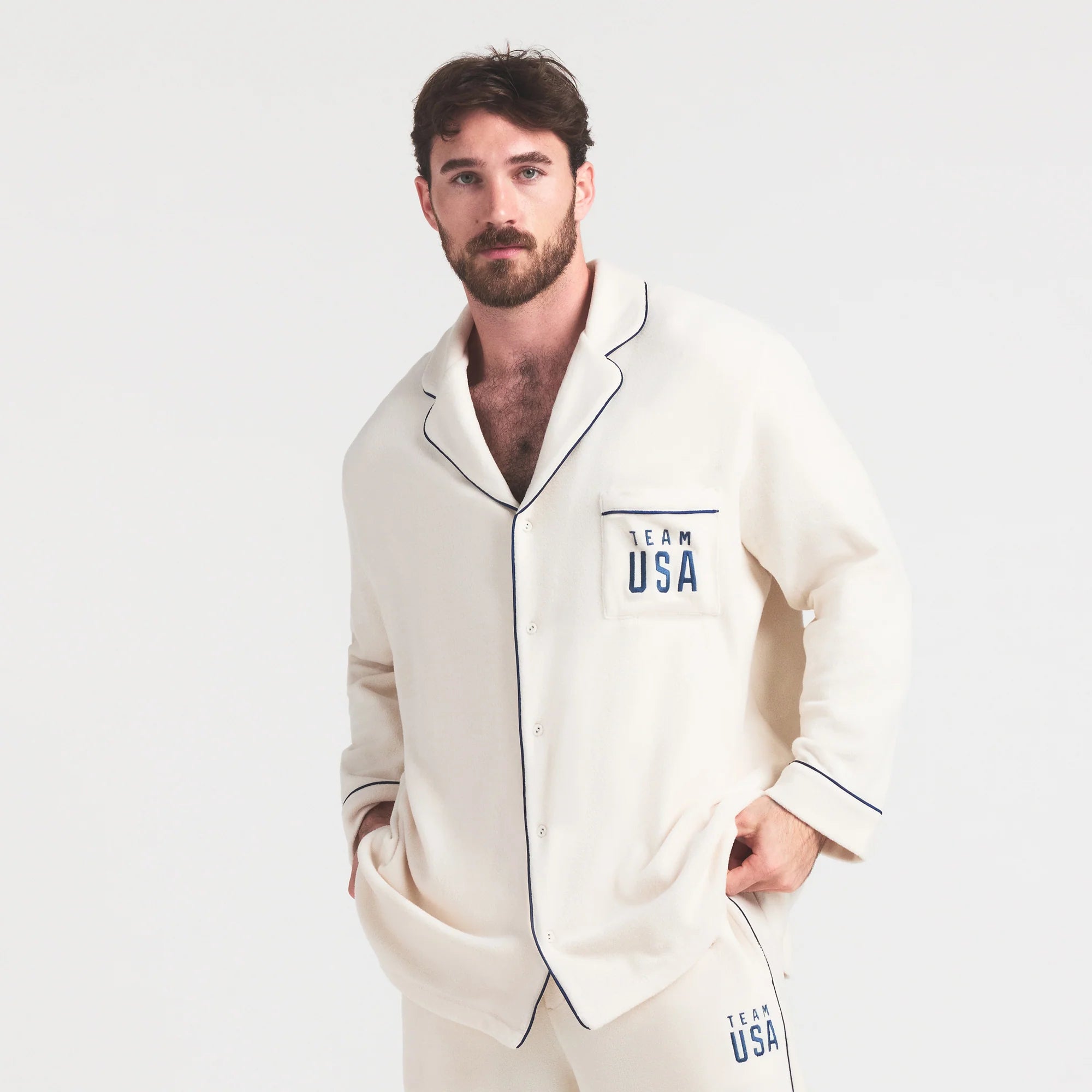 SKIMS FOR TEAM USA UNISEX FLEECE OLYMPIC OVERSIZED SLEEP TOP | ECRU ON A MODEL SIDE VIEW @ | FOCUS: 0.0, 1.0, 0.9