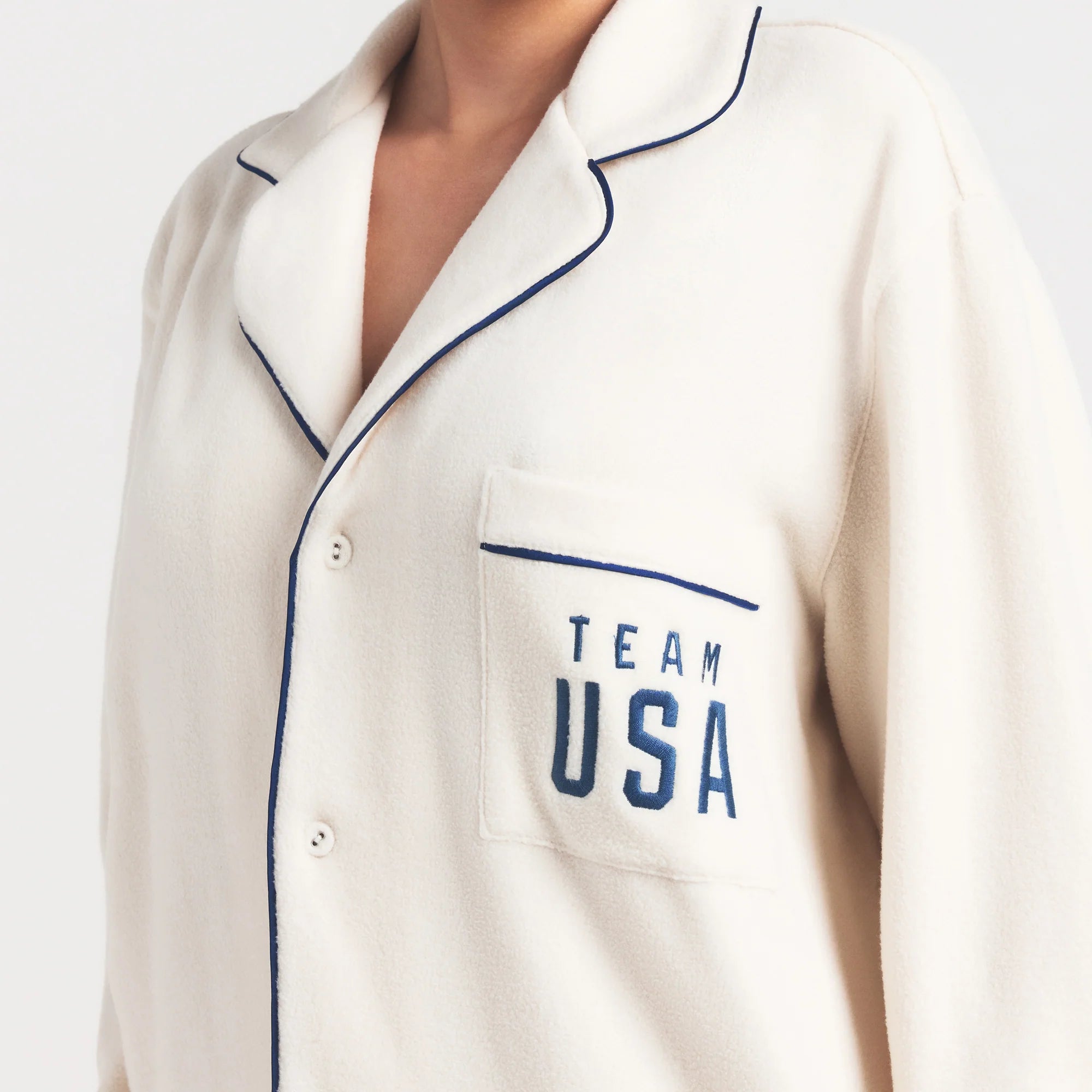 SKIMS FOR TEAM USA UNISEX FLEECE PARALYMPIC OVERSIZED SLEEP TOP | ECRU ON A MODEL SIDE VIEW @ | FOCUS: 0.0, 1.0, 0.9